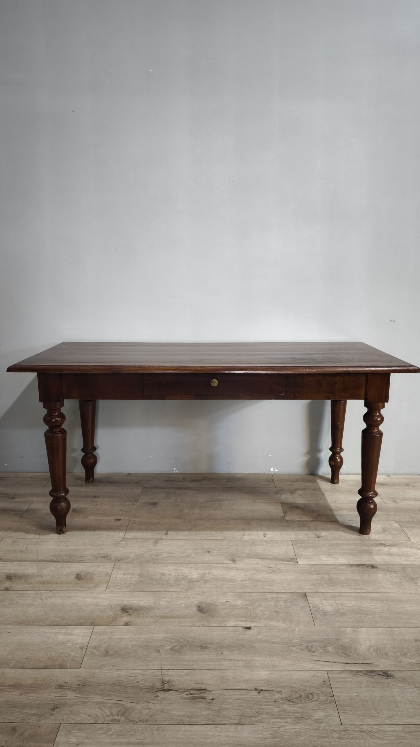 77430 Tavolo in legno massello con cassetto