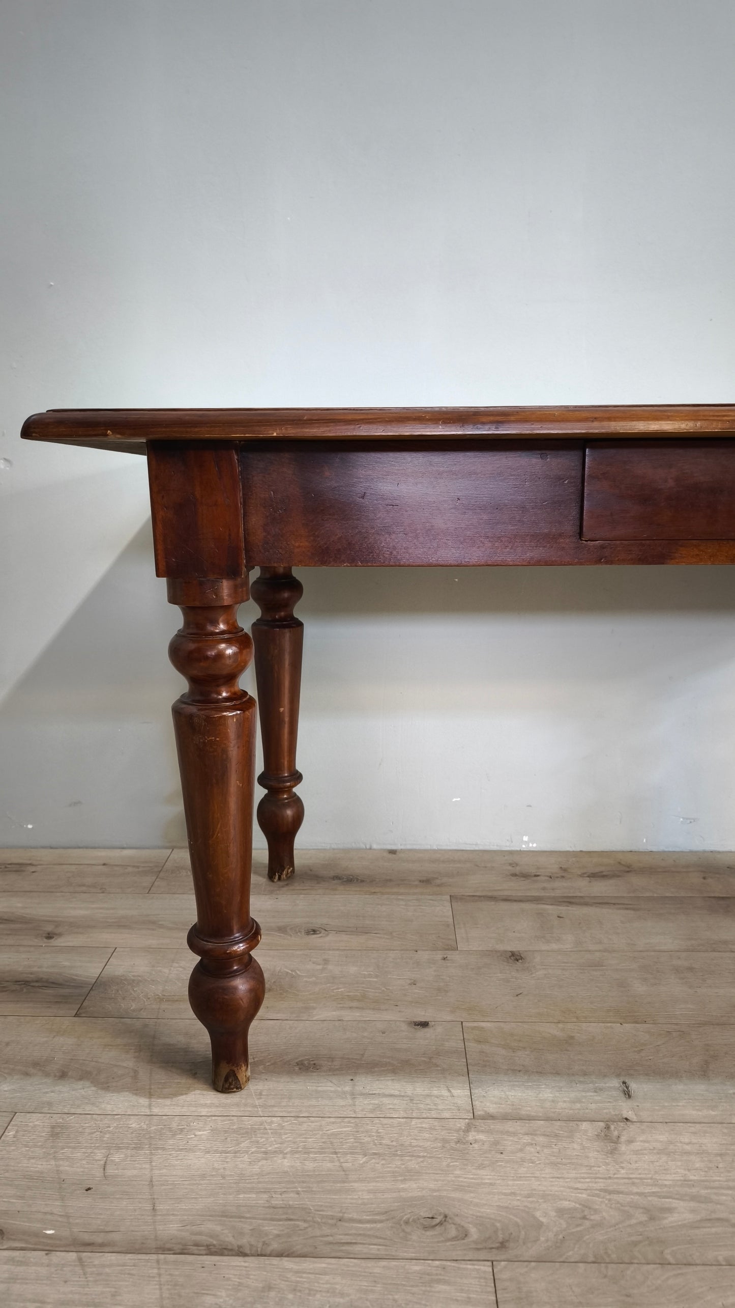 77430 Tavolo in legno massello con cassetto