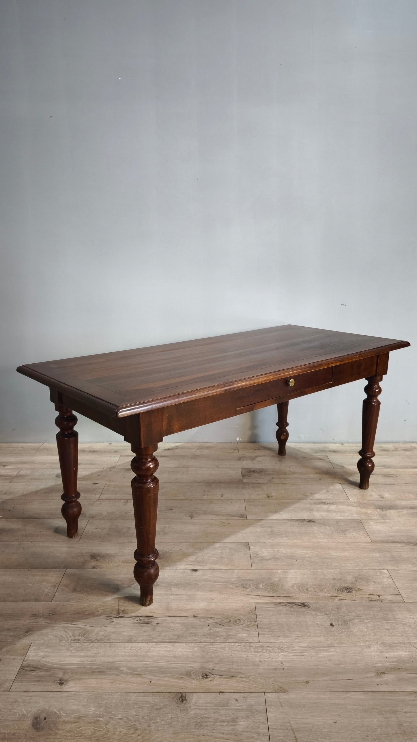 77430 Tavolo in legno massello con cassetto
