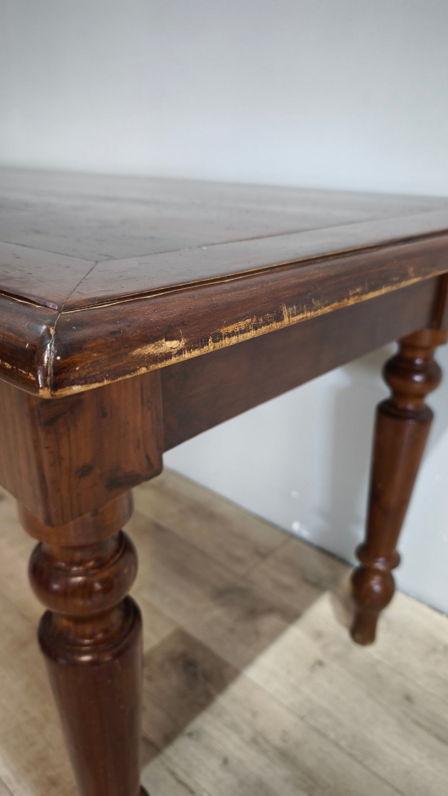 77430 Tavolo in legno massello con cassetto