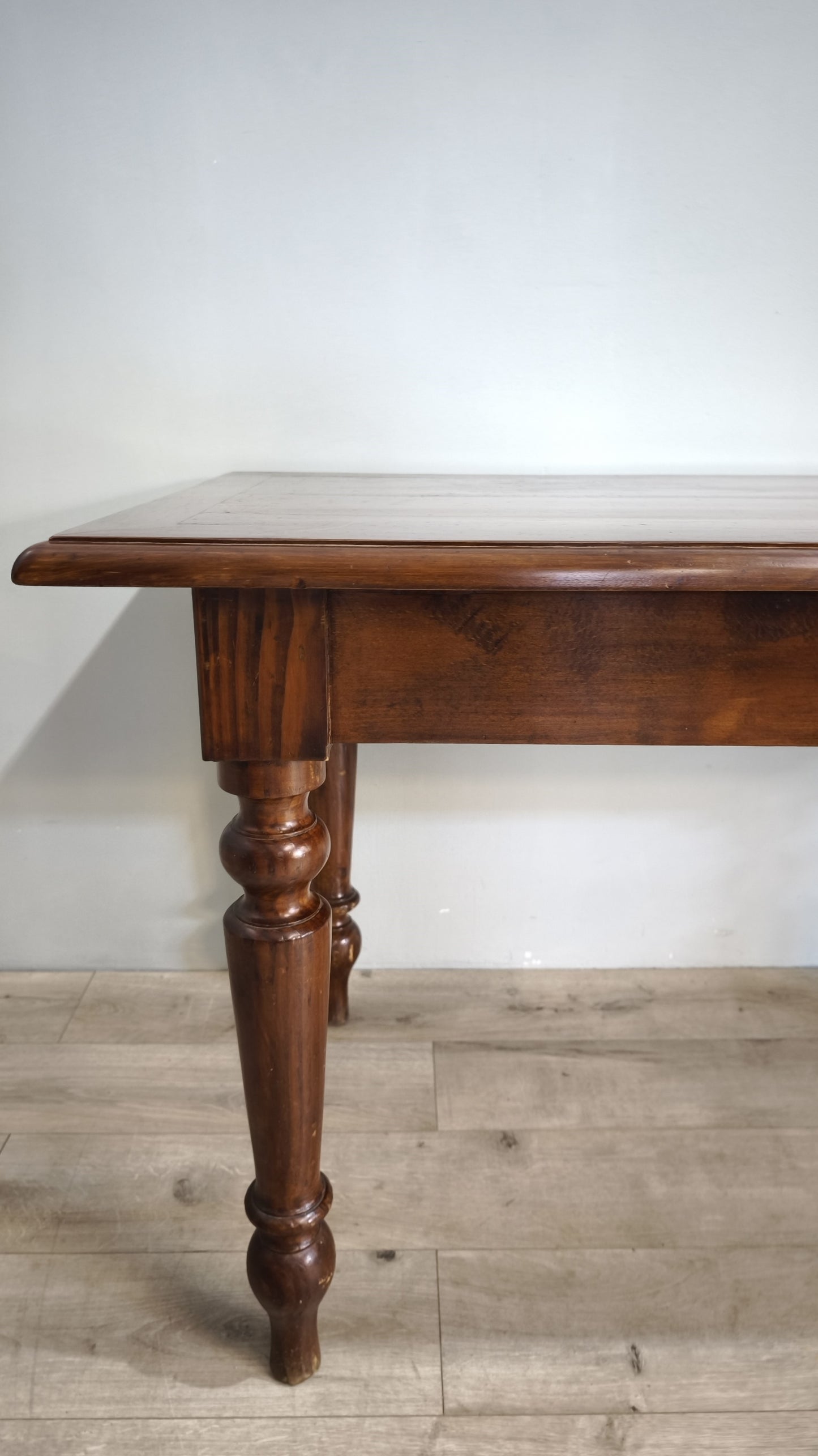 77430 Tavolo in legno massello con cassetto