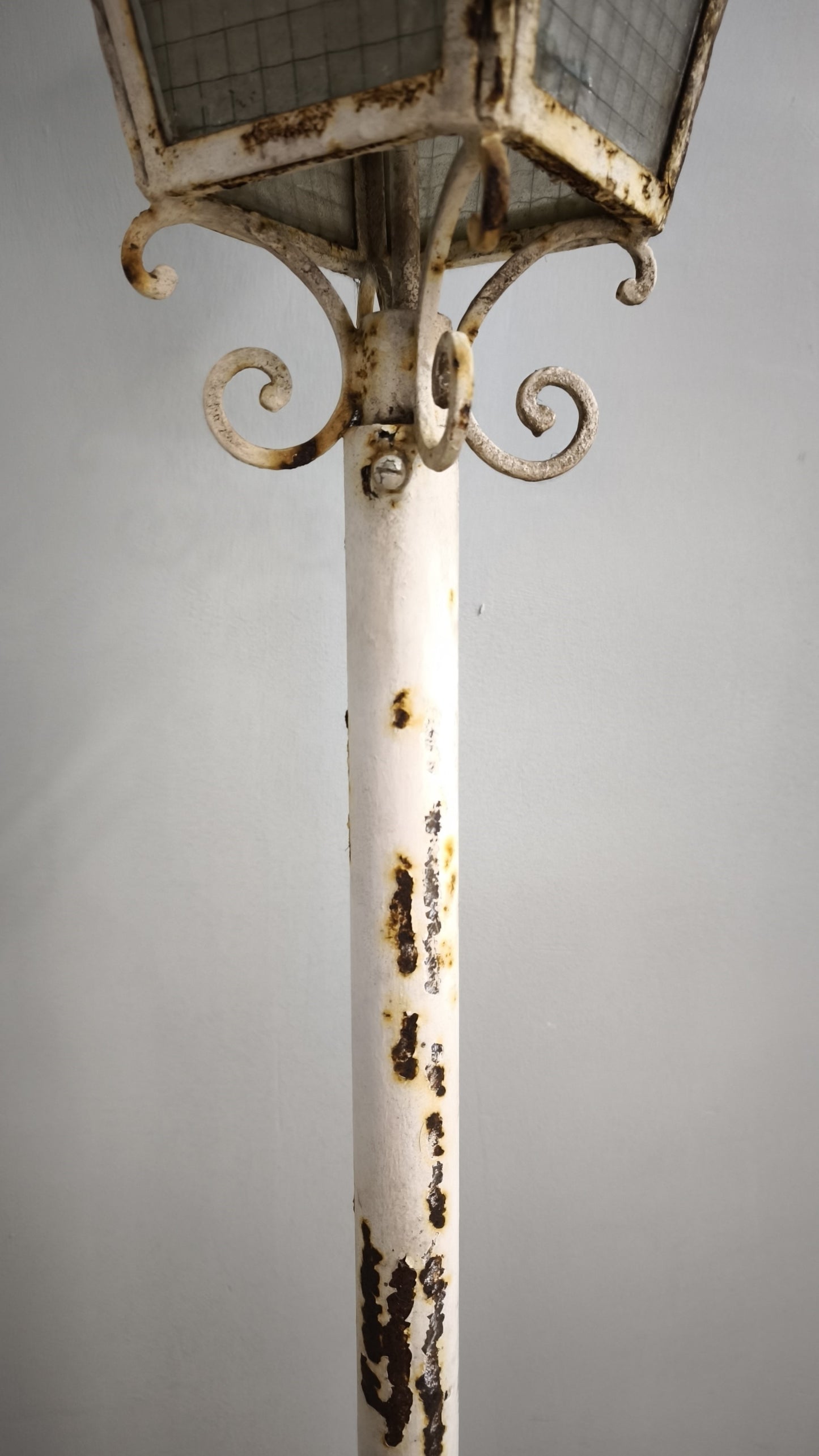 77510 Lampione bianco in ferro