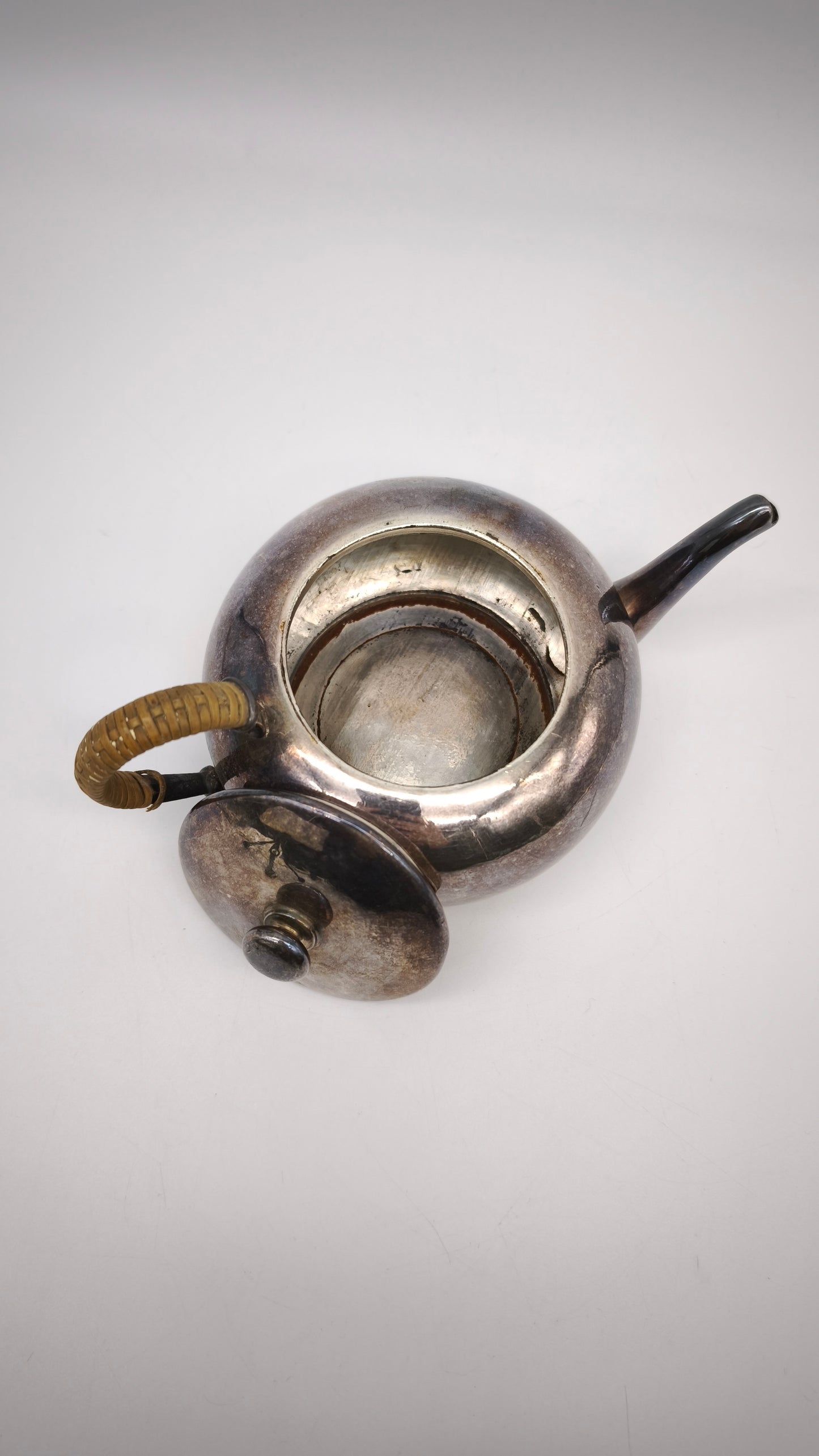 77478 Piccola teiera inglese silver con manico in midollino