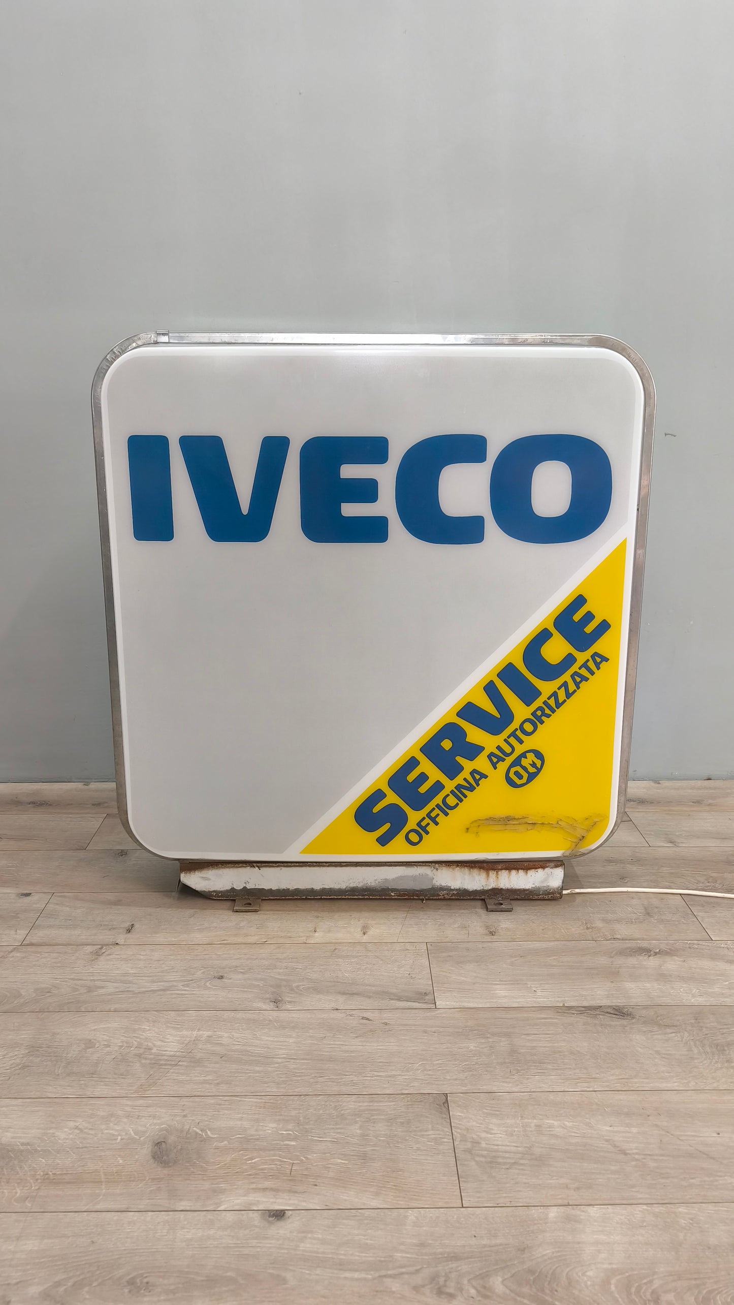 77761 Insegna pubblicitaria luminosa Iveco
