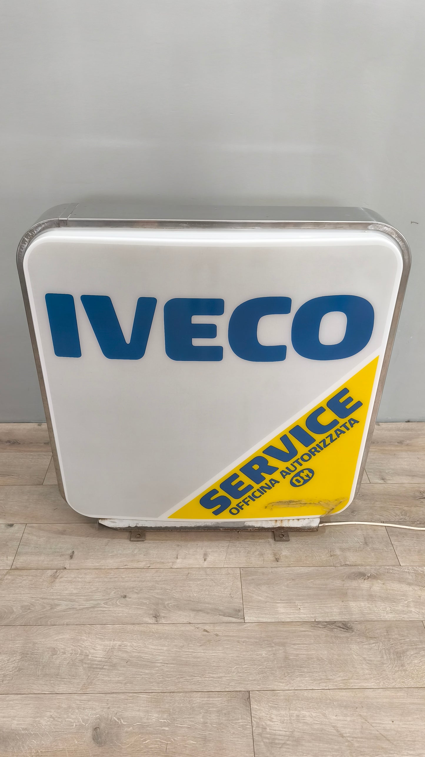77761 Insegna pubblicitaria luminosa Iveco