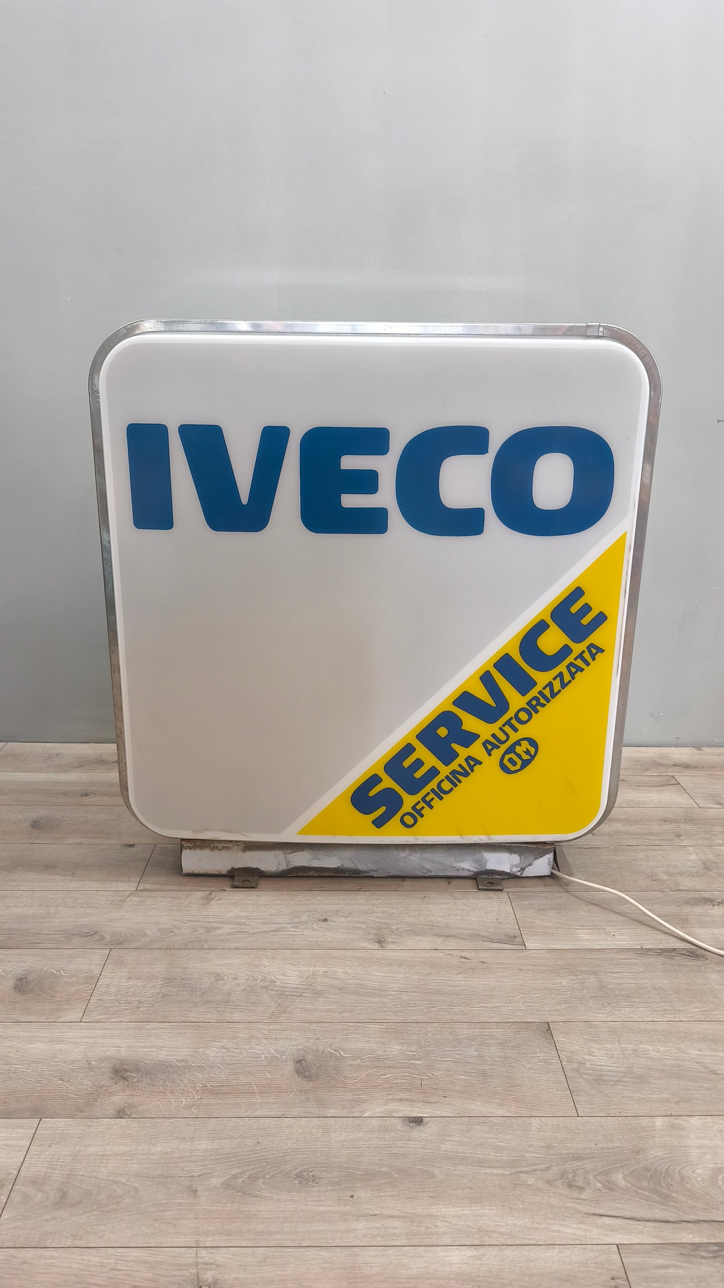 77761 Insegna pubblicitaria luminosa Iveco