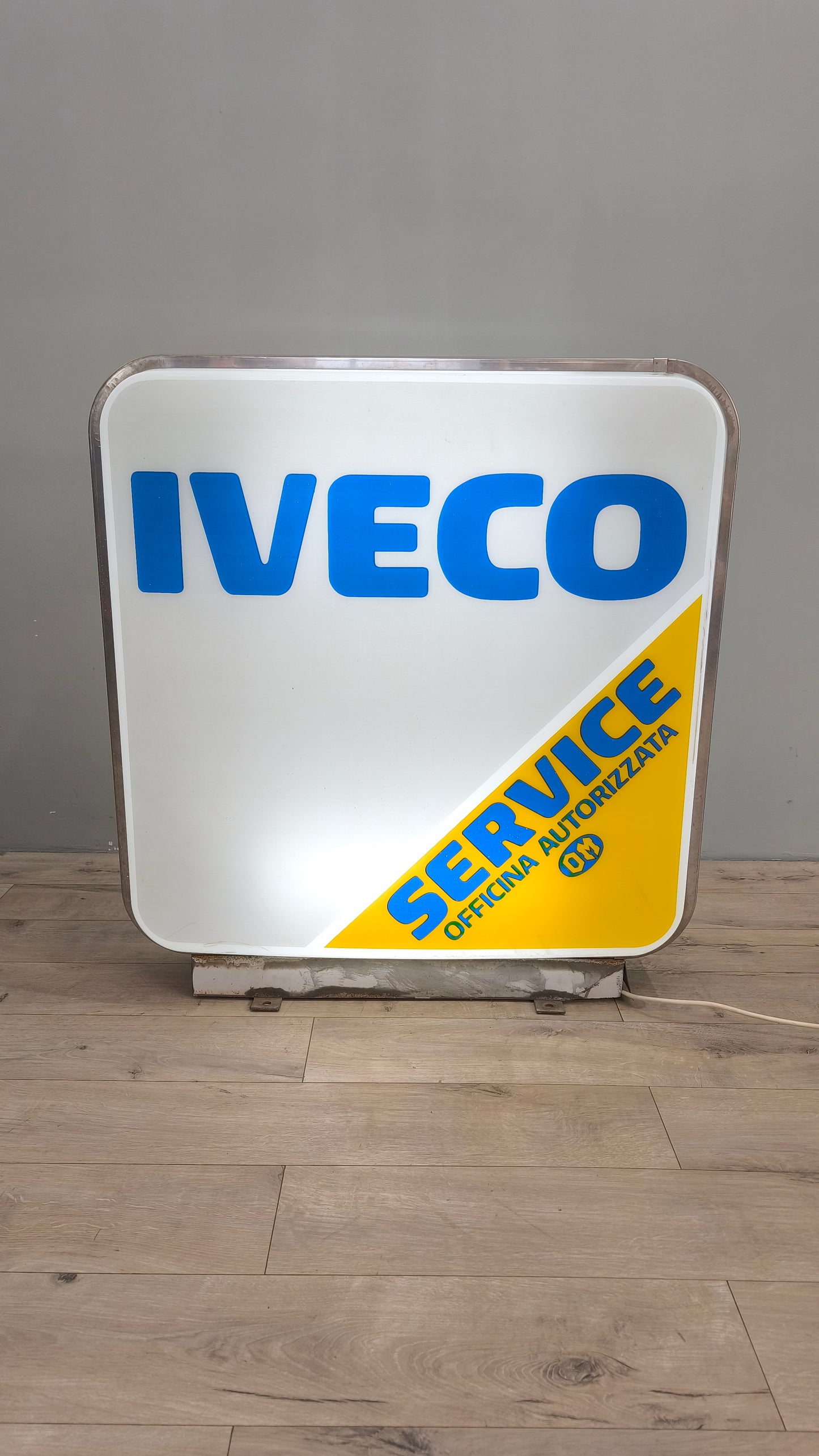 77761 Insegna pubblicitaria luminosa Iveco