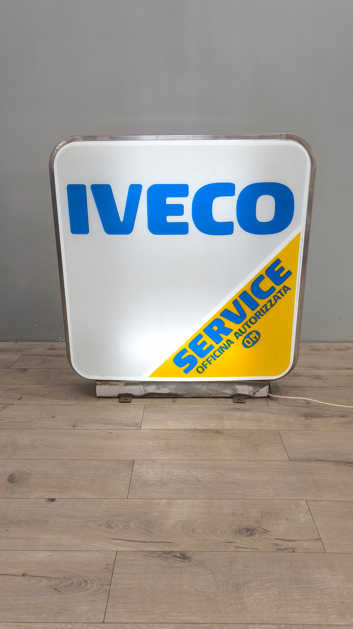 77761 Insegna pubblicitaria luminosa Iveco