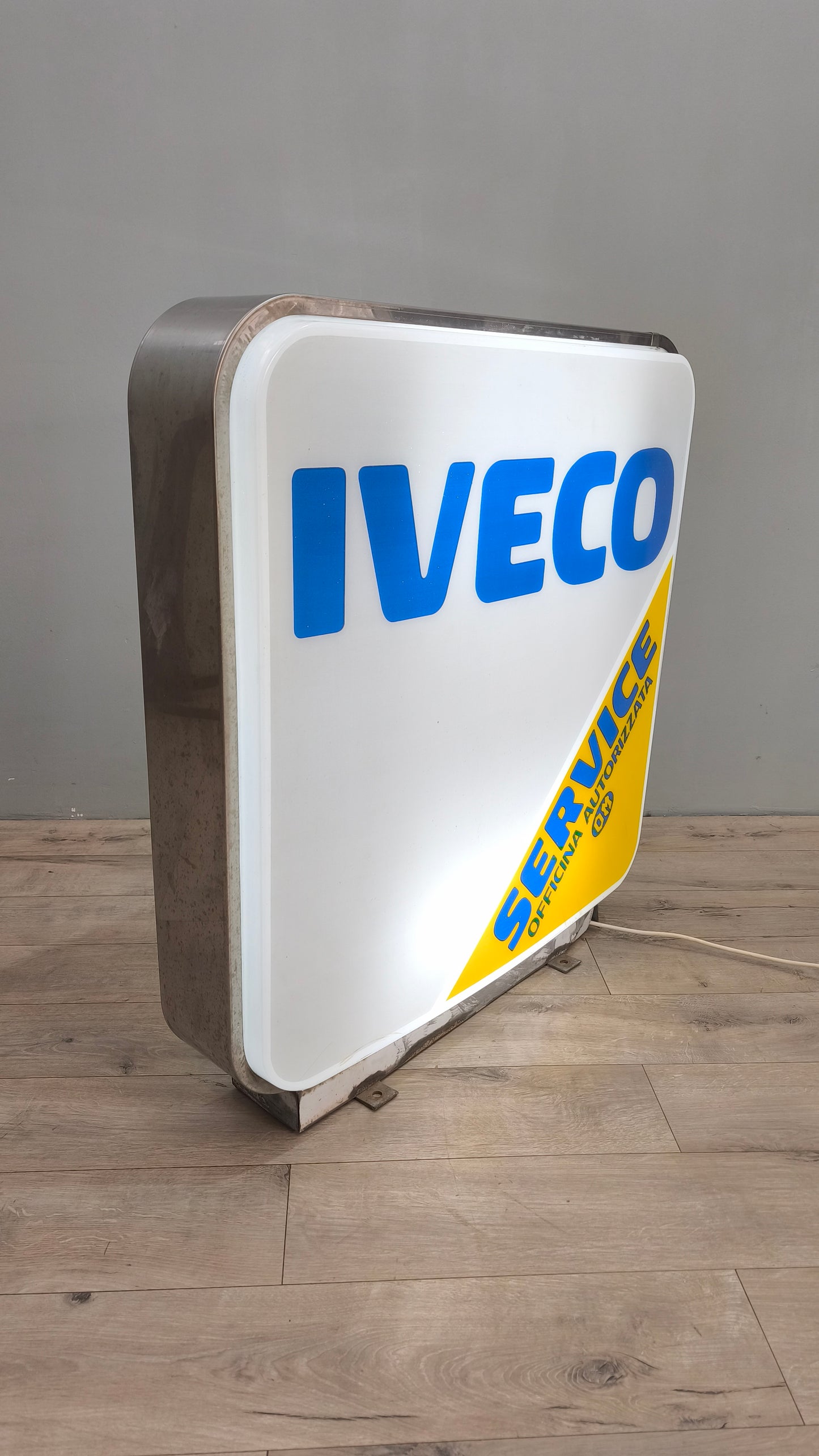 77761 Insegna pubblicitaria luminosa Iveco