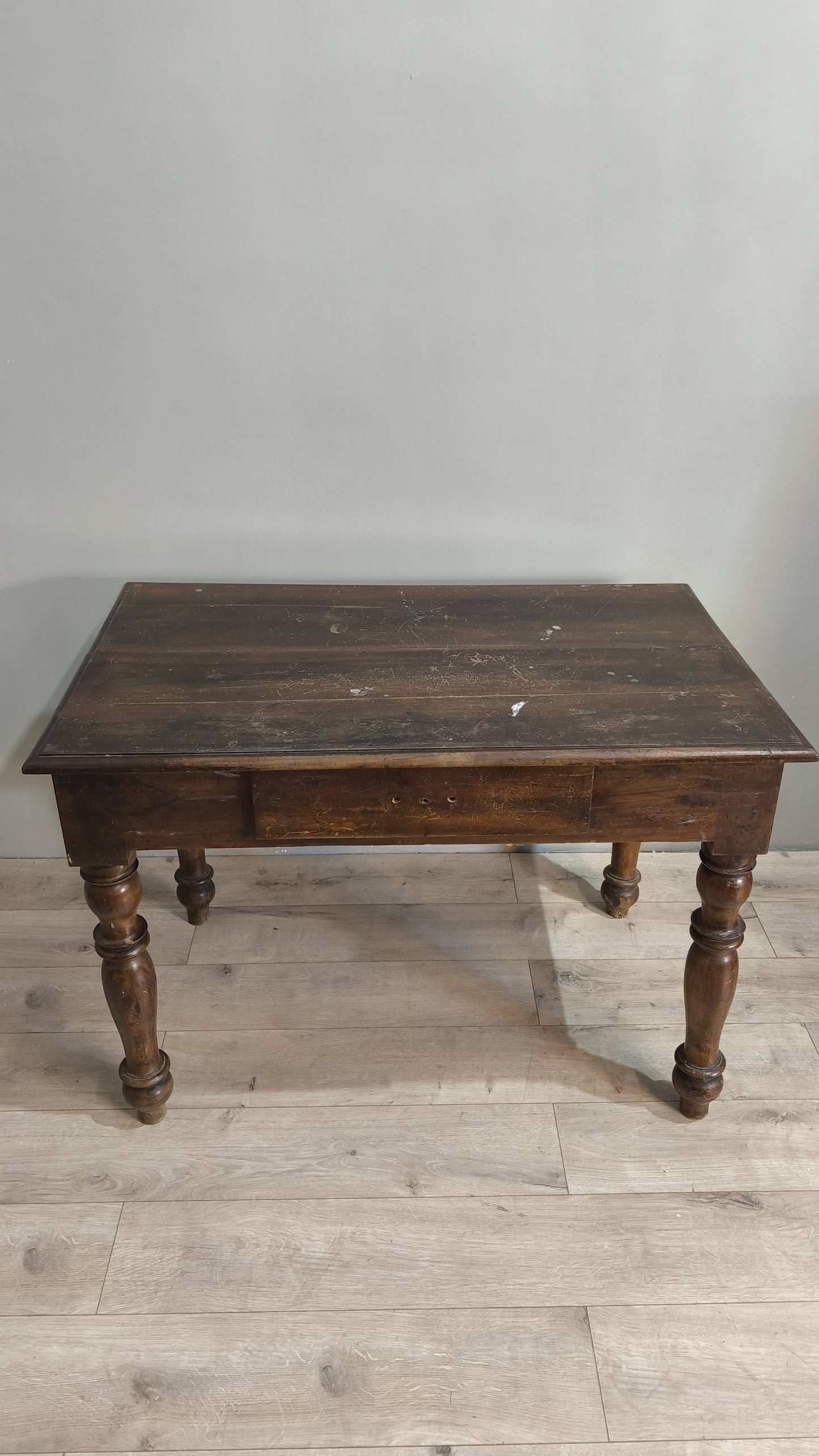77803 Tavolo in legno massello con cassetto frontale