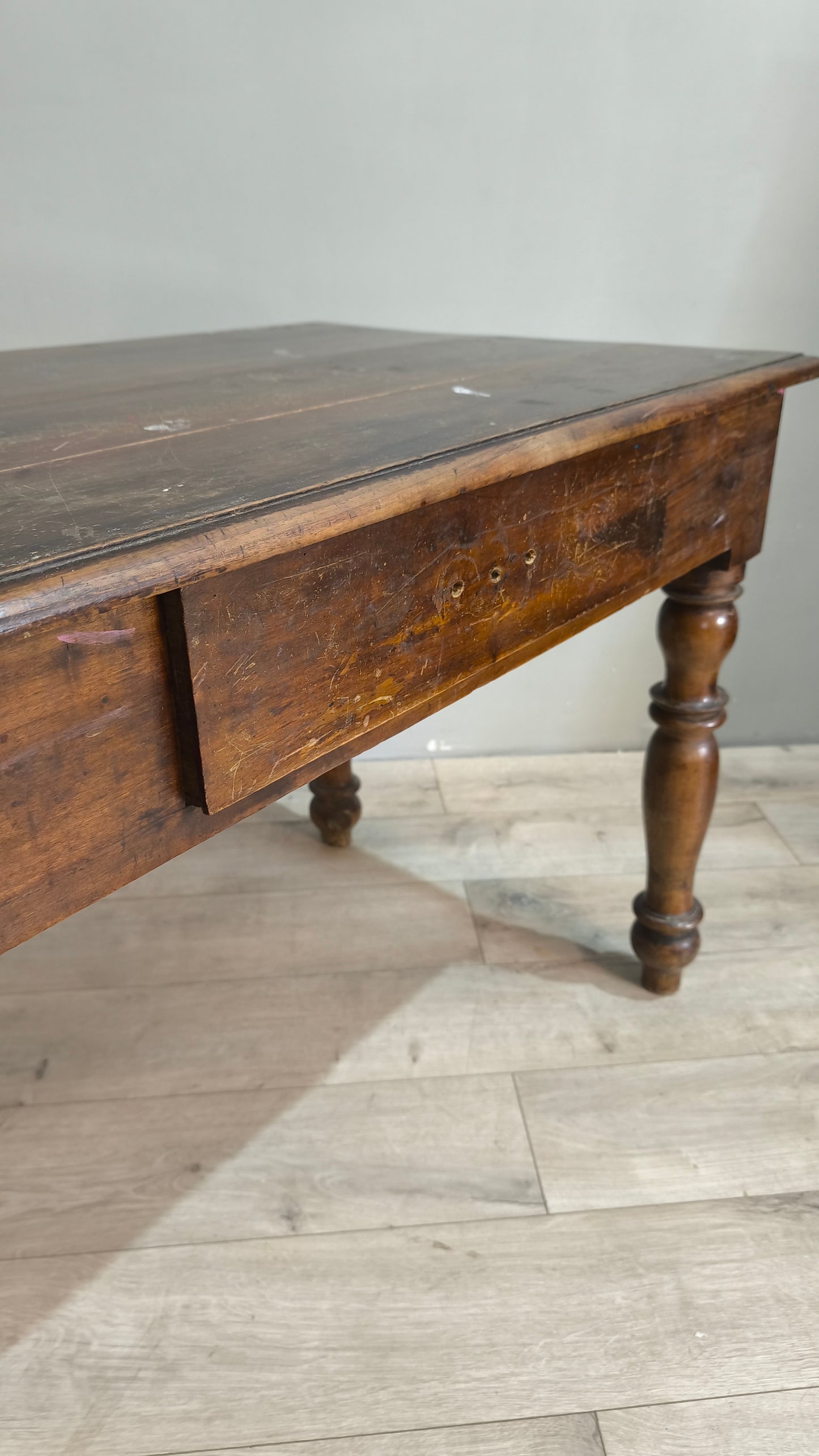 77803 Tavolo in legno massello con cassetto frontale