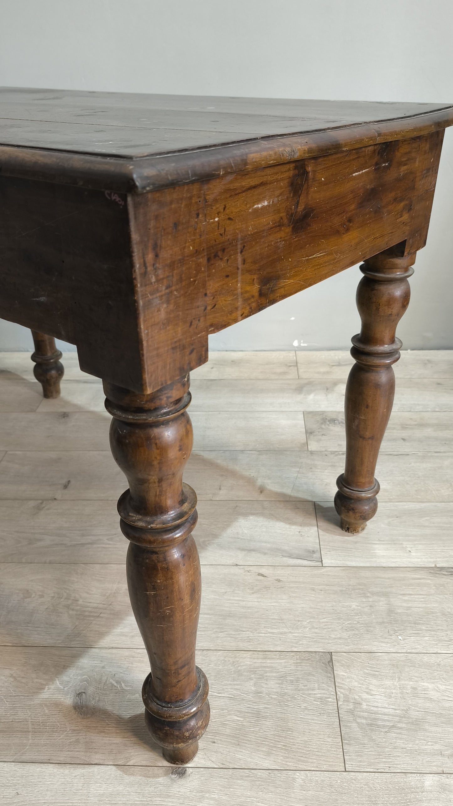 77803 Tavolo in legno massello con cassetto frontale