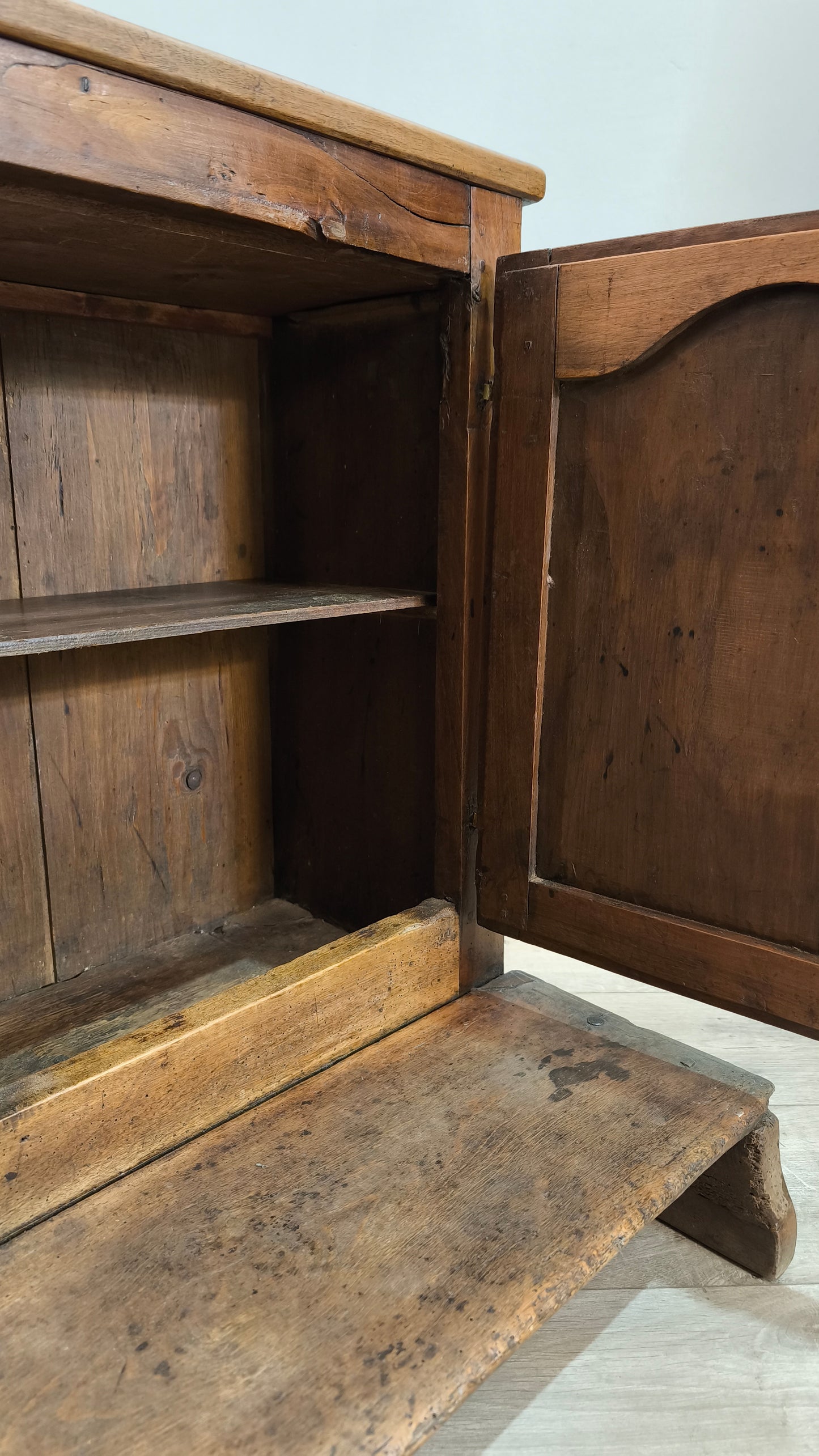 77816 Inginocchiatoio in legno con intarsi