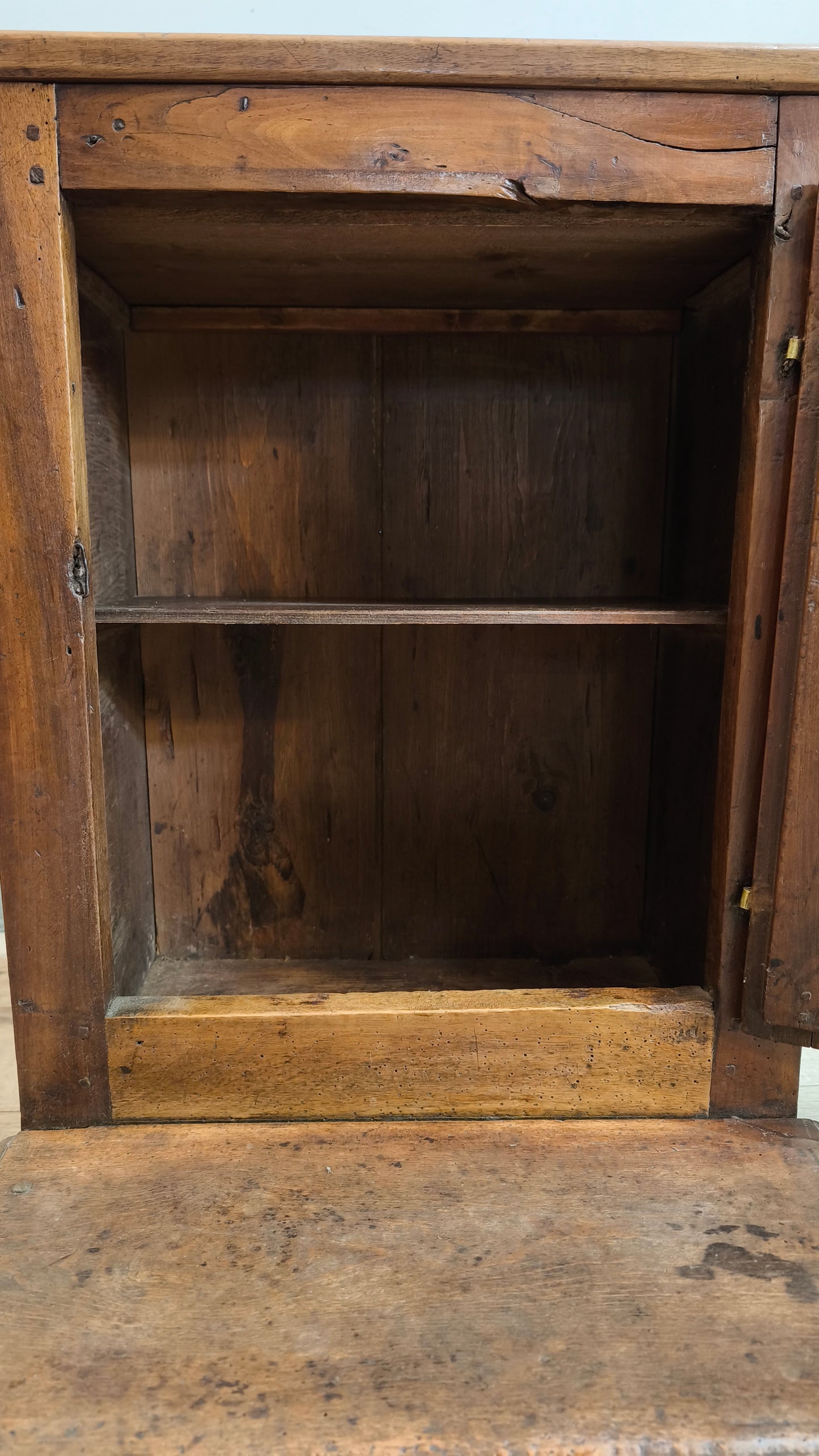 77816 Inginocchiatoio in legno con intarsi