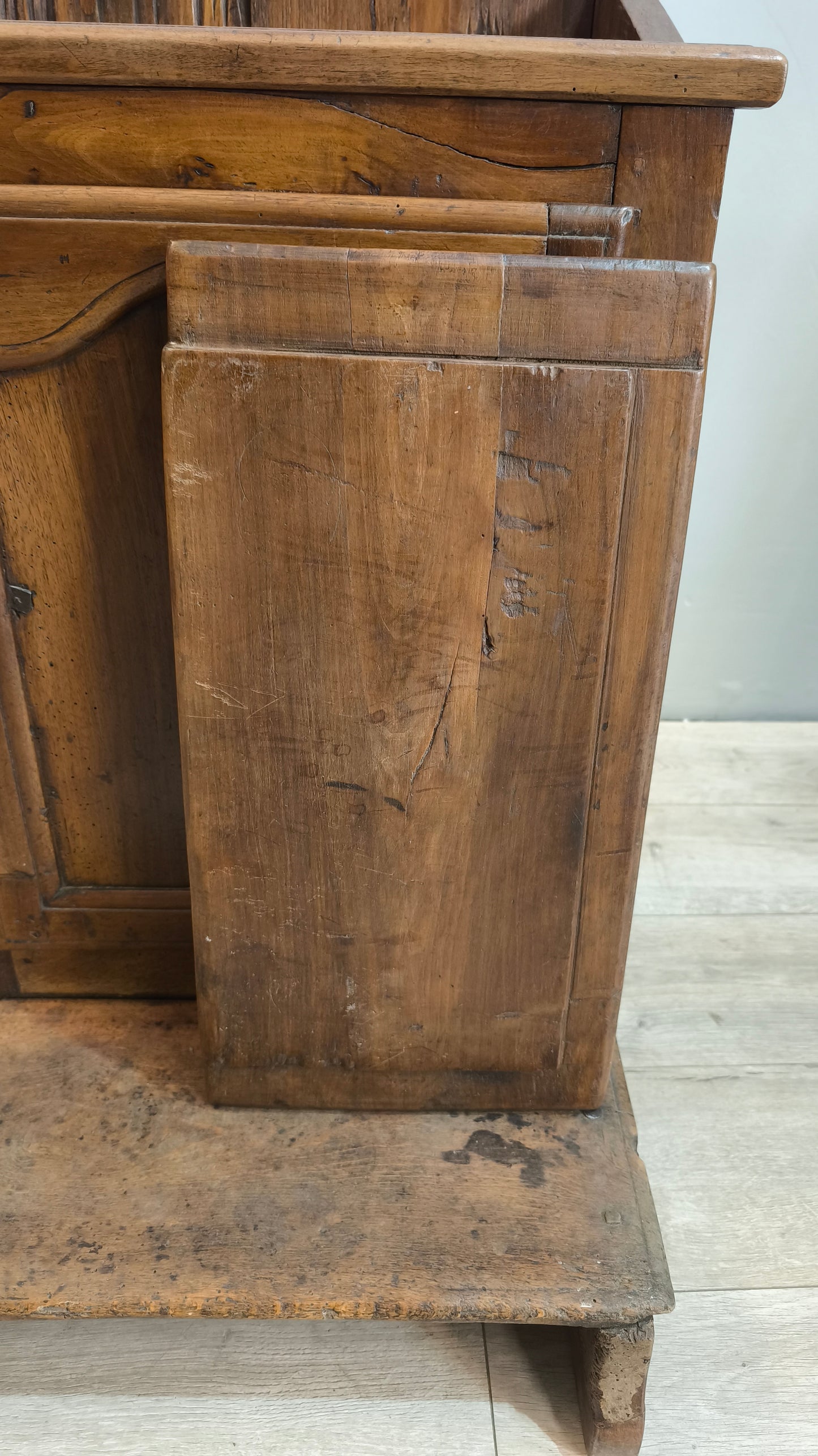 77816 Inginocchiatoio in legno con intarsi