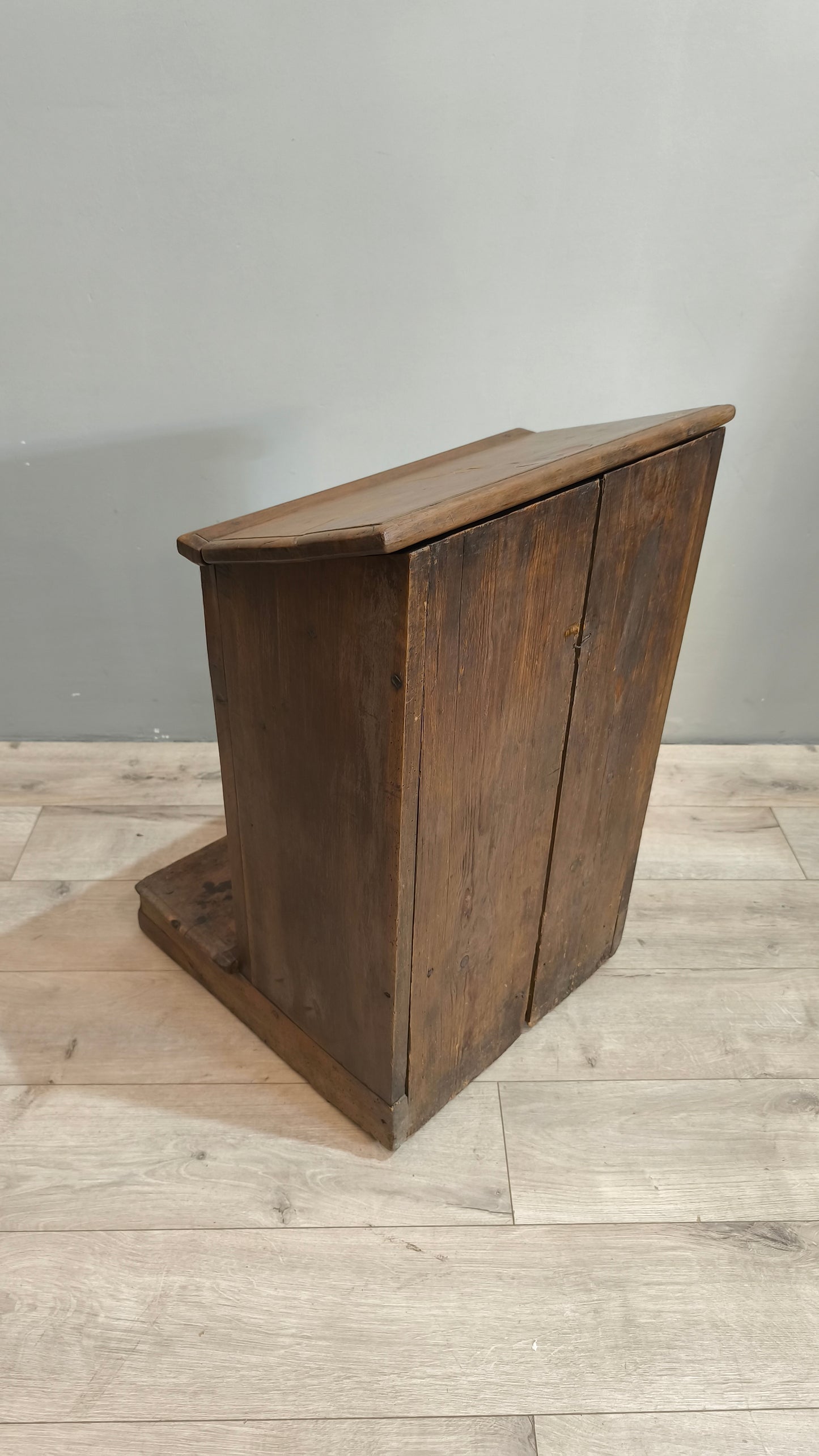 77816 Inginocchiatoio in legno con intarsi
