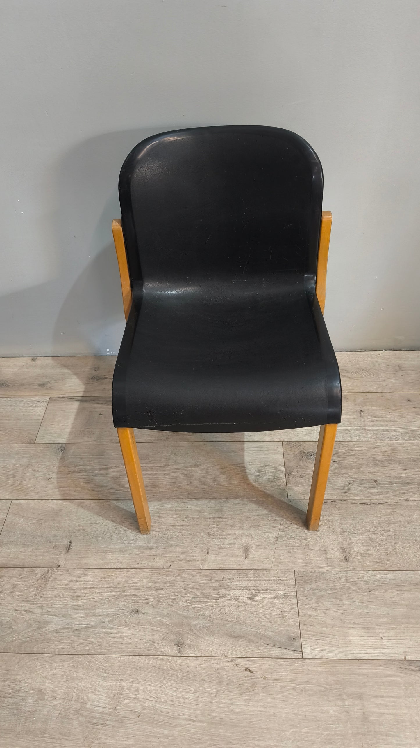 77881 Sedia Massimo Papiri design modello Typy con seduta nera