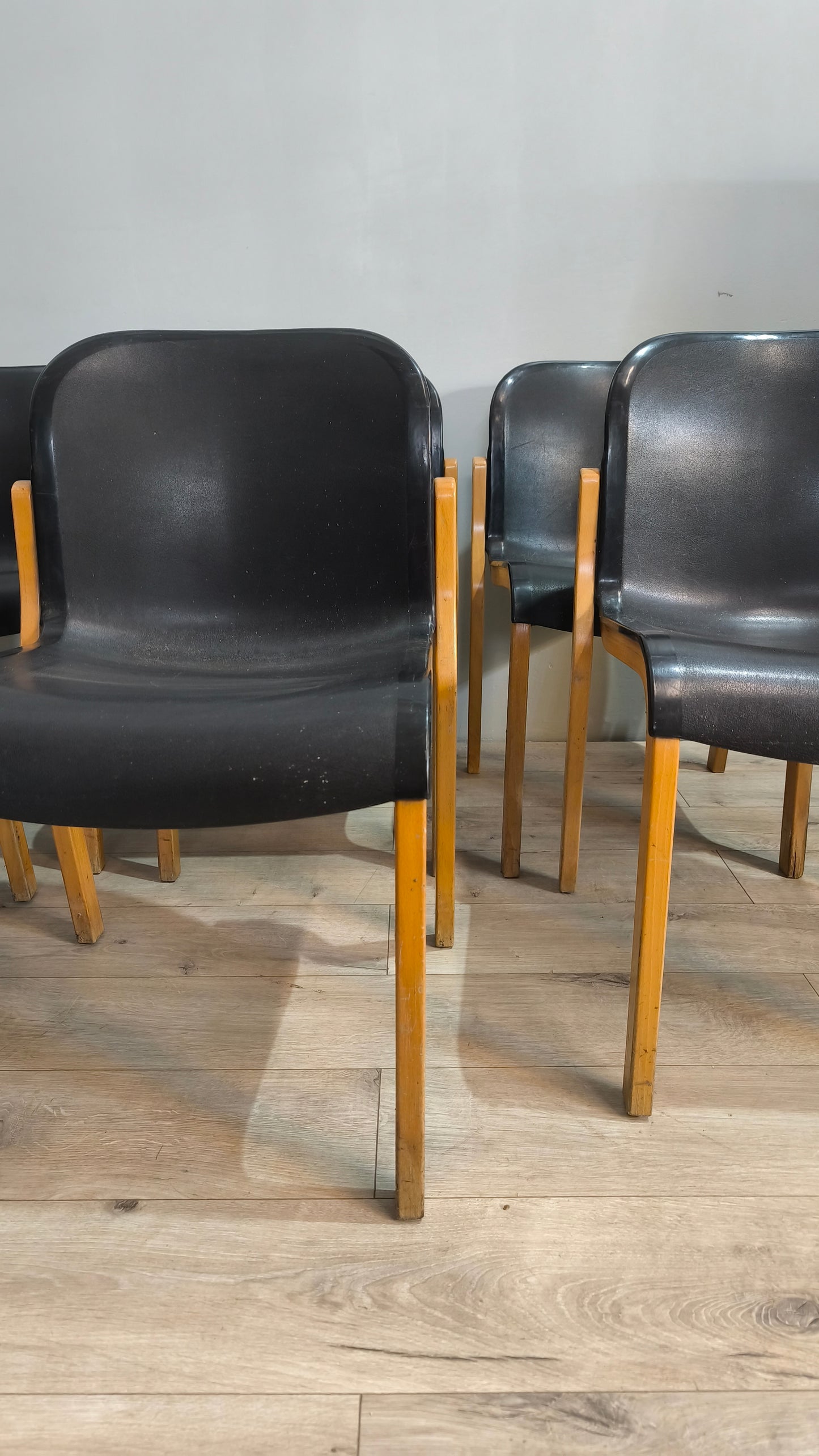 77881 Sedia Massimo Papiri design modello Typy con seduta nera