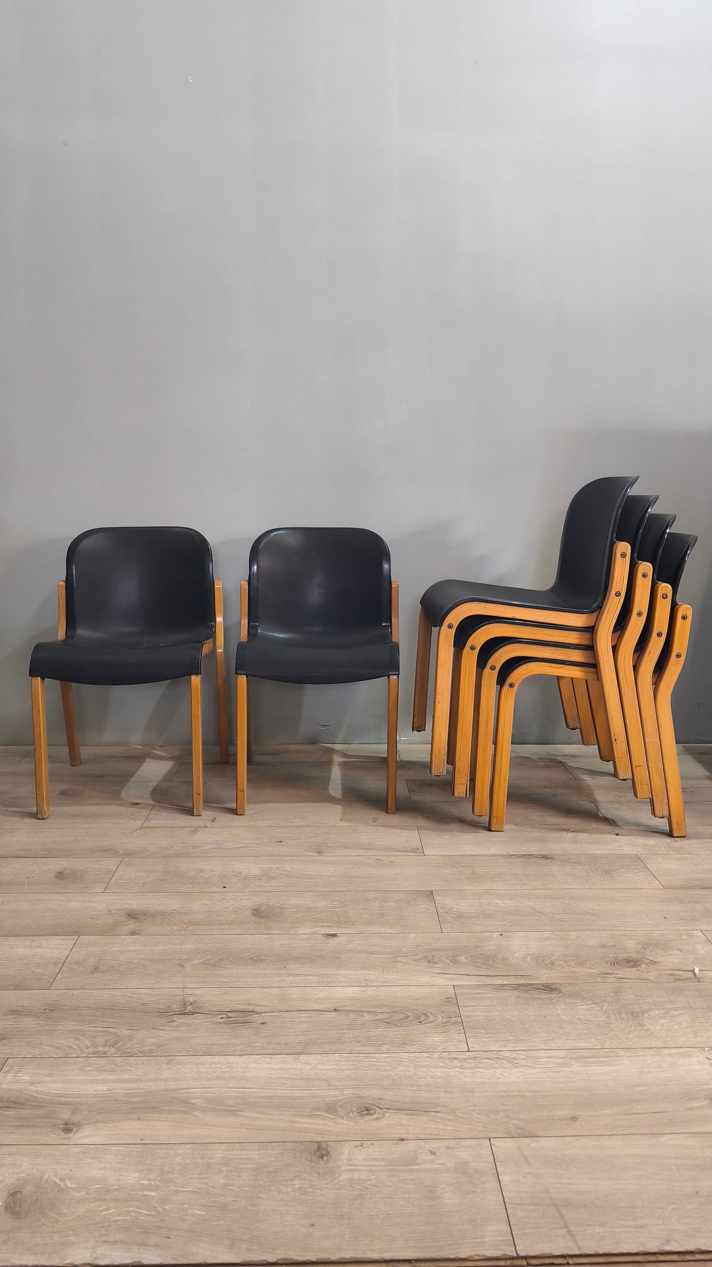 77881 Sedia Massimo Papiri design modello Typy con seduta nera
