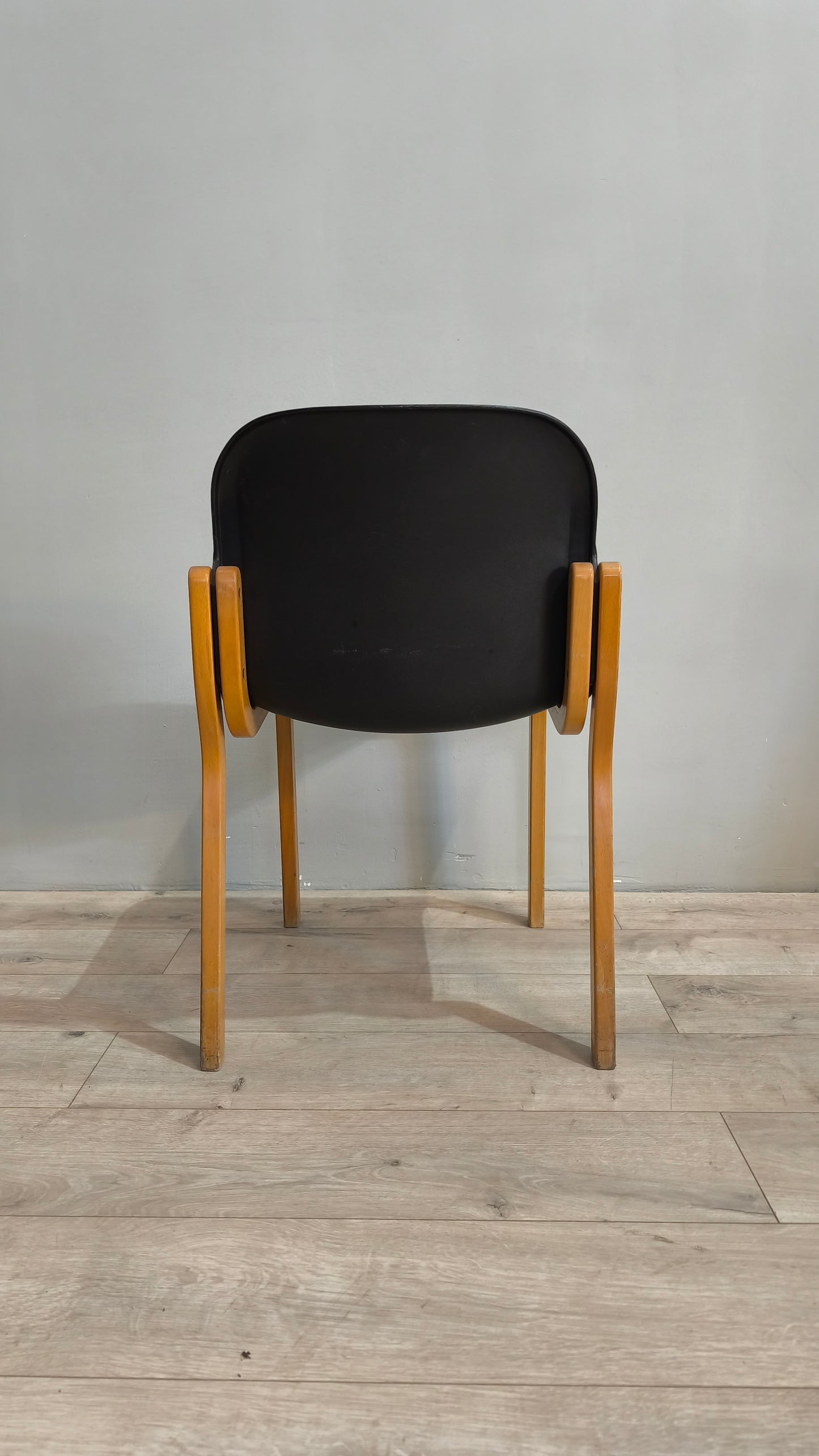 77881 Sedia Massimo Papiri design modello Typy con seduta nera