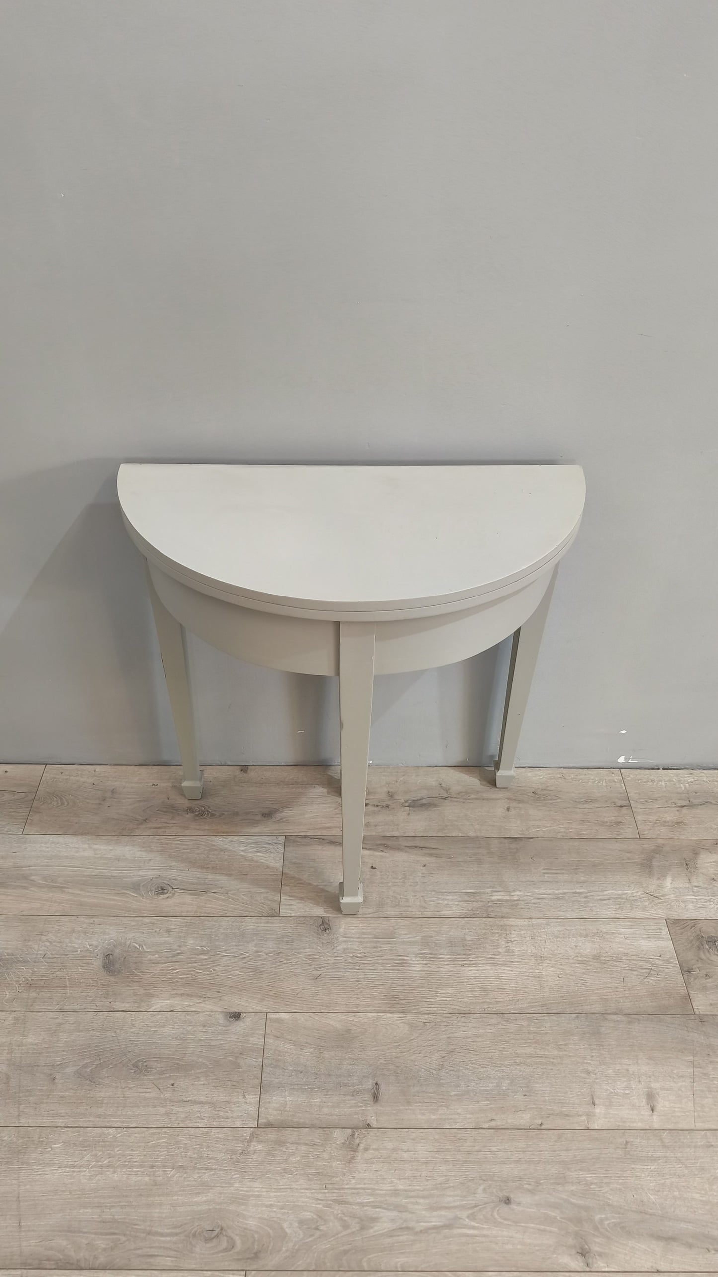 77862 Console a mezzaluna grigia in legno con piano a ribalta