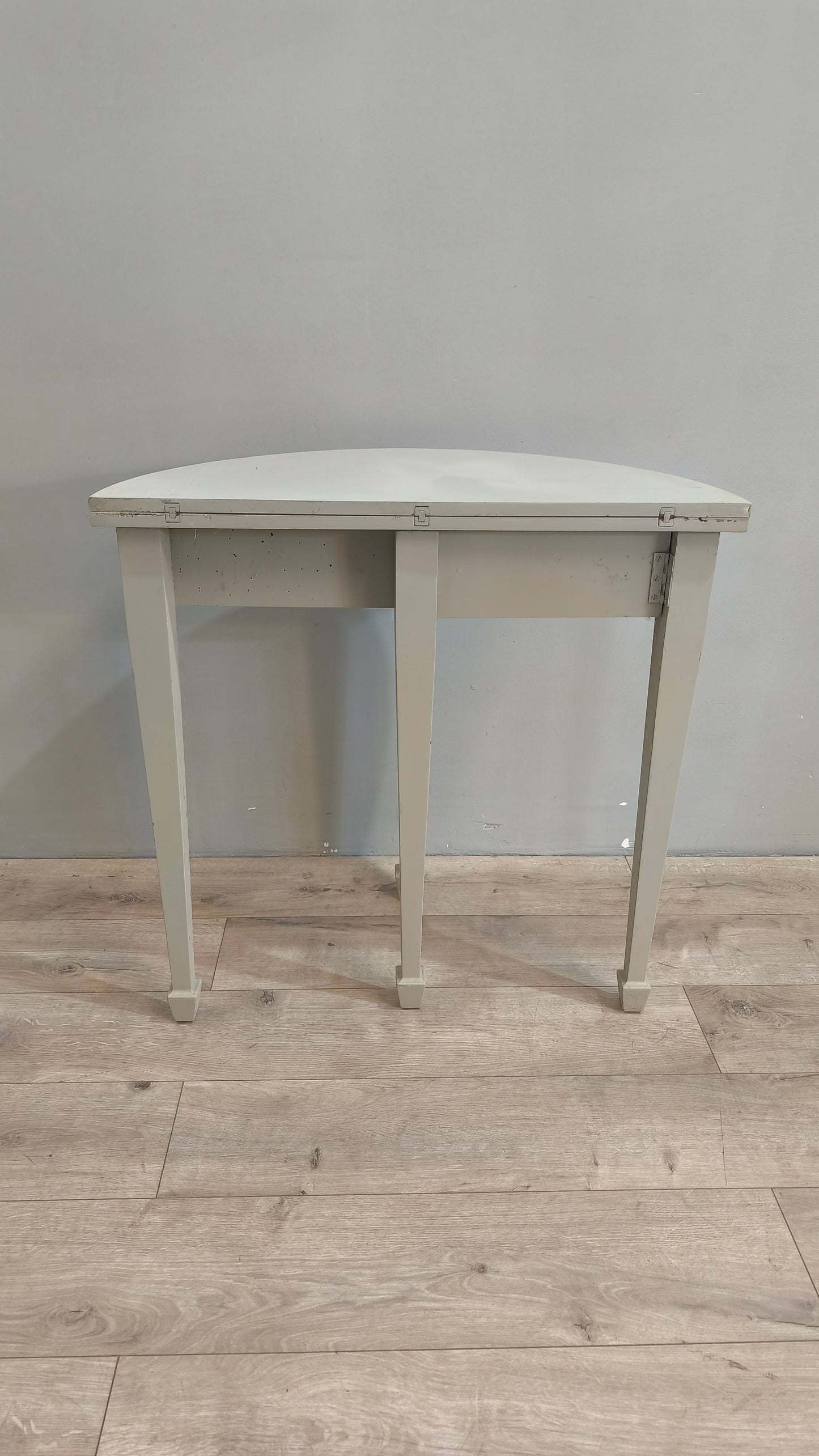 77862 Console a mezzaluna grigia in legno con piano a ribalta