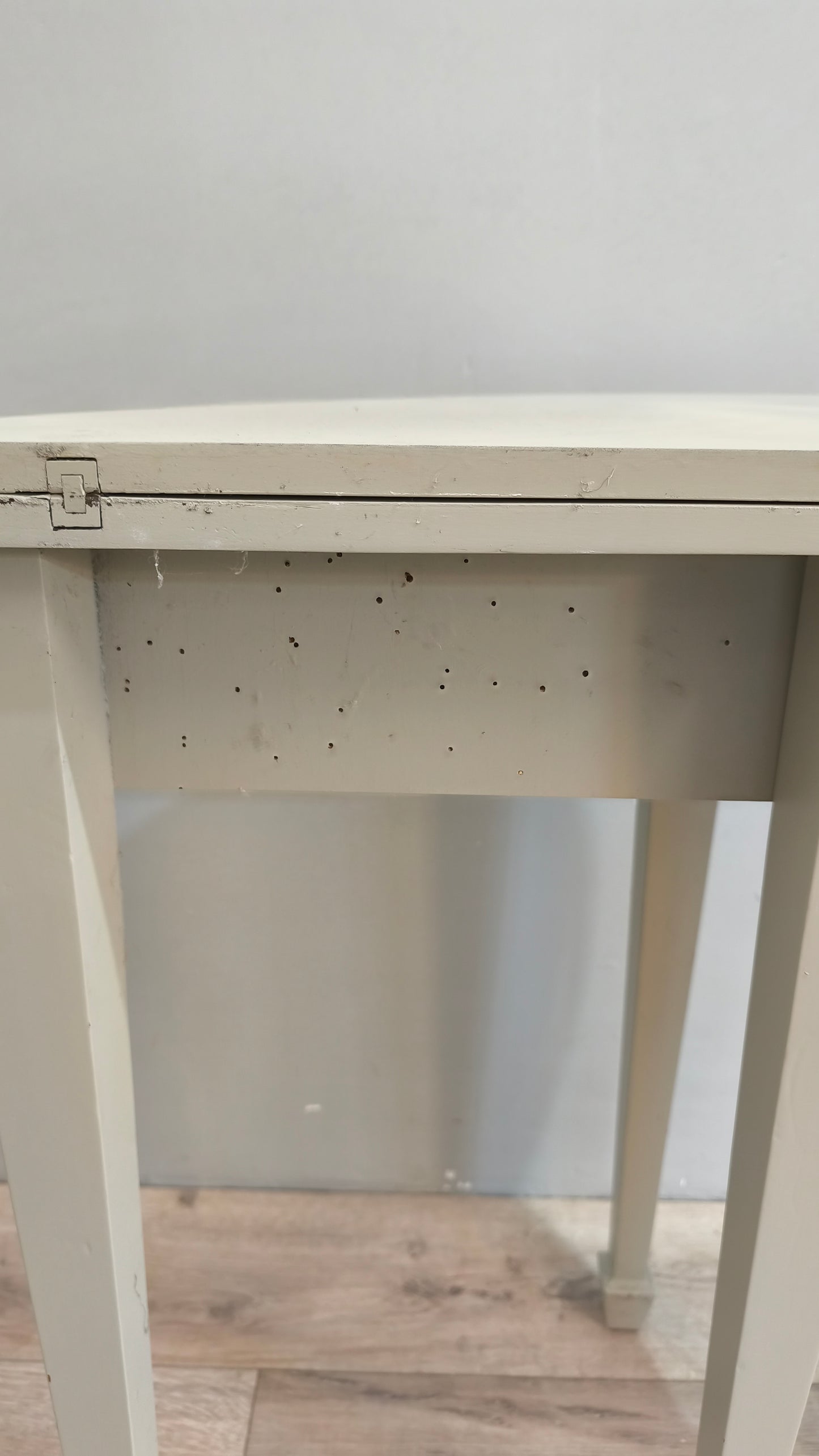 77862 Console a mezzaluna grigia in legno con piano a ribalta