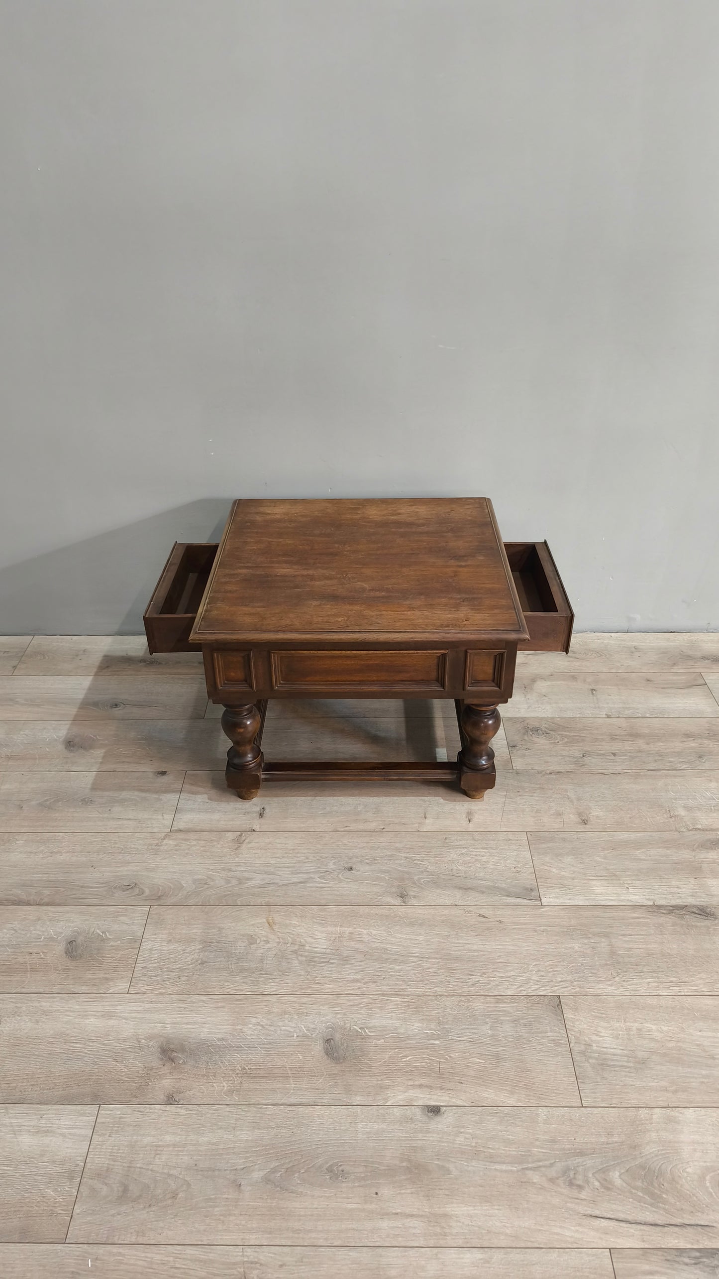 78057 Tavolino da salotto in legno con cassetti nascosti