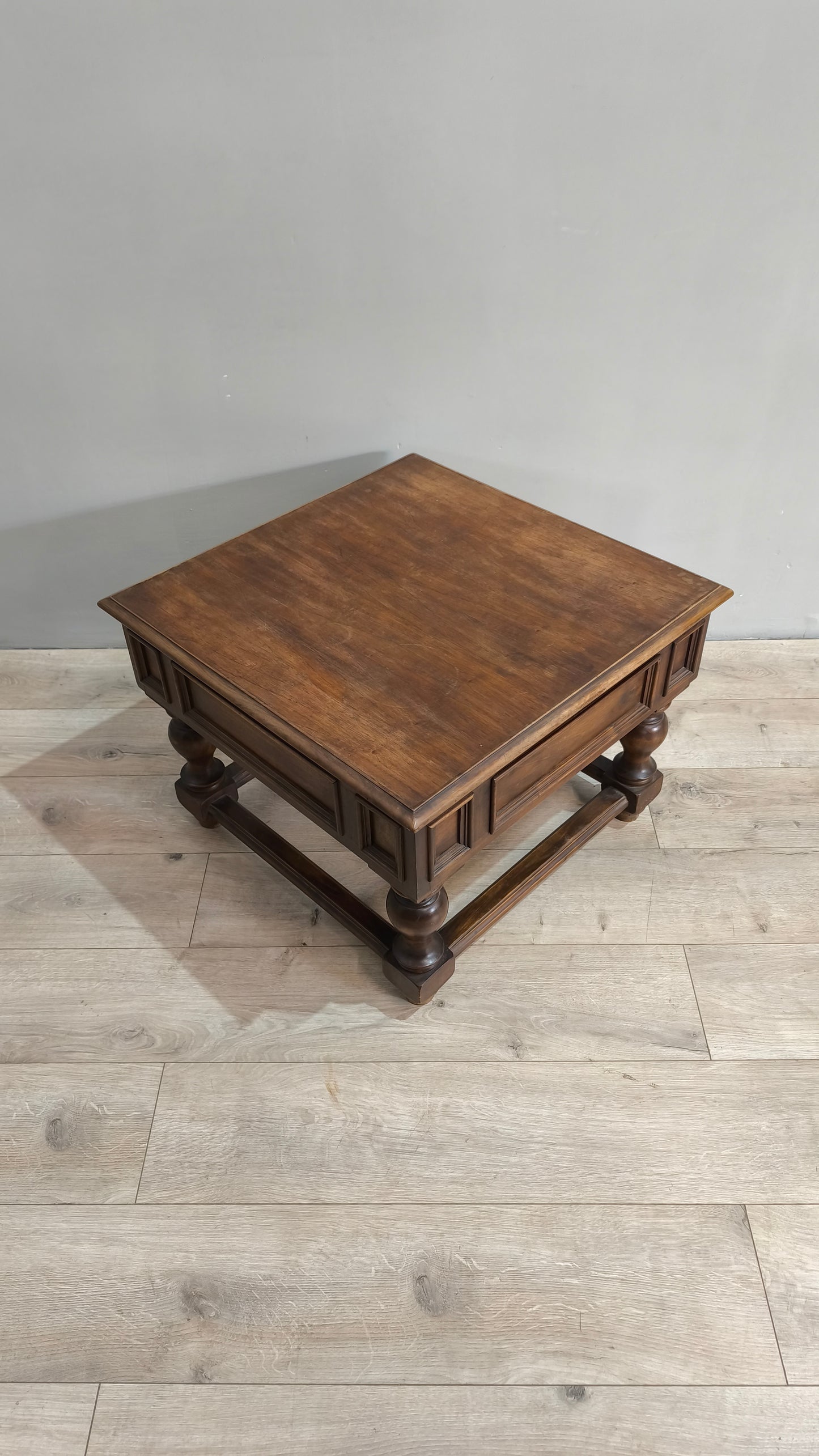 78057 Tavolino da salotto in legno con cassetti nascosti