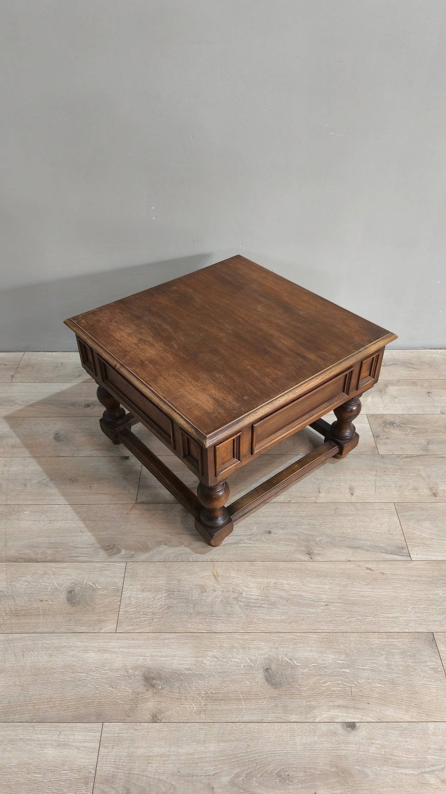 78057 Tavolino da salotto in legno con cassetti nascosti