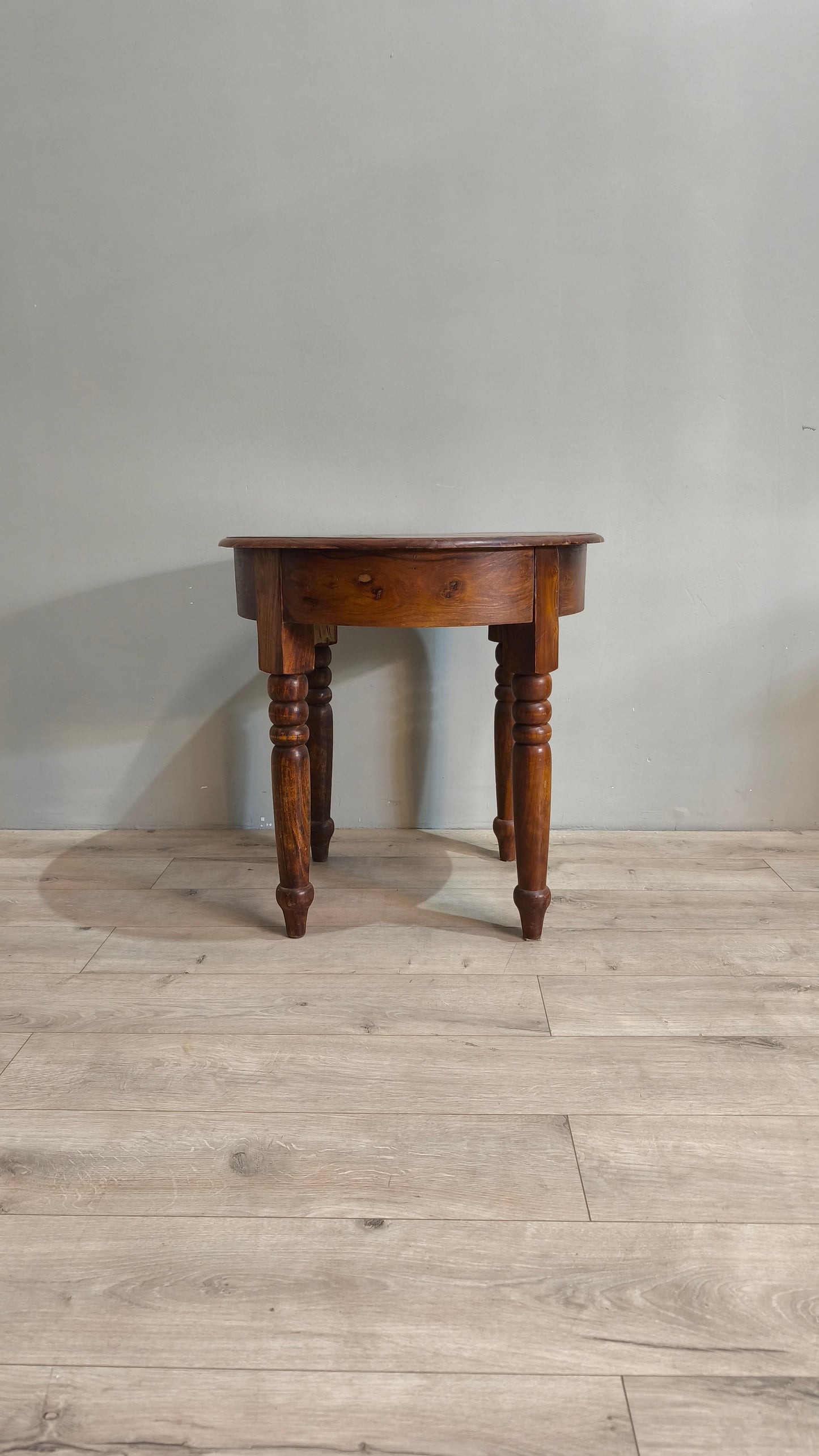 78189 Tavolo in legno con piano rotondo
