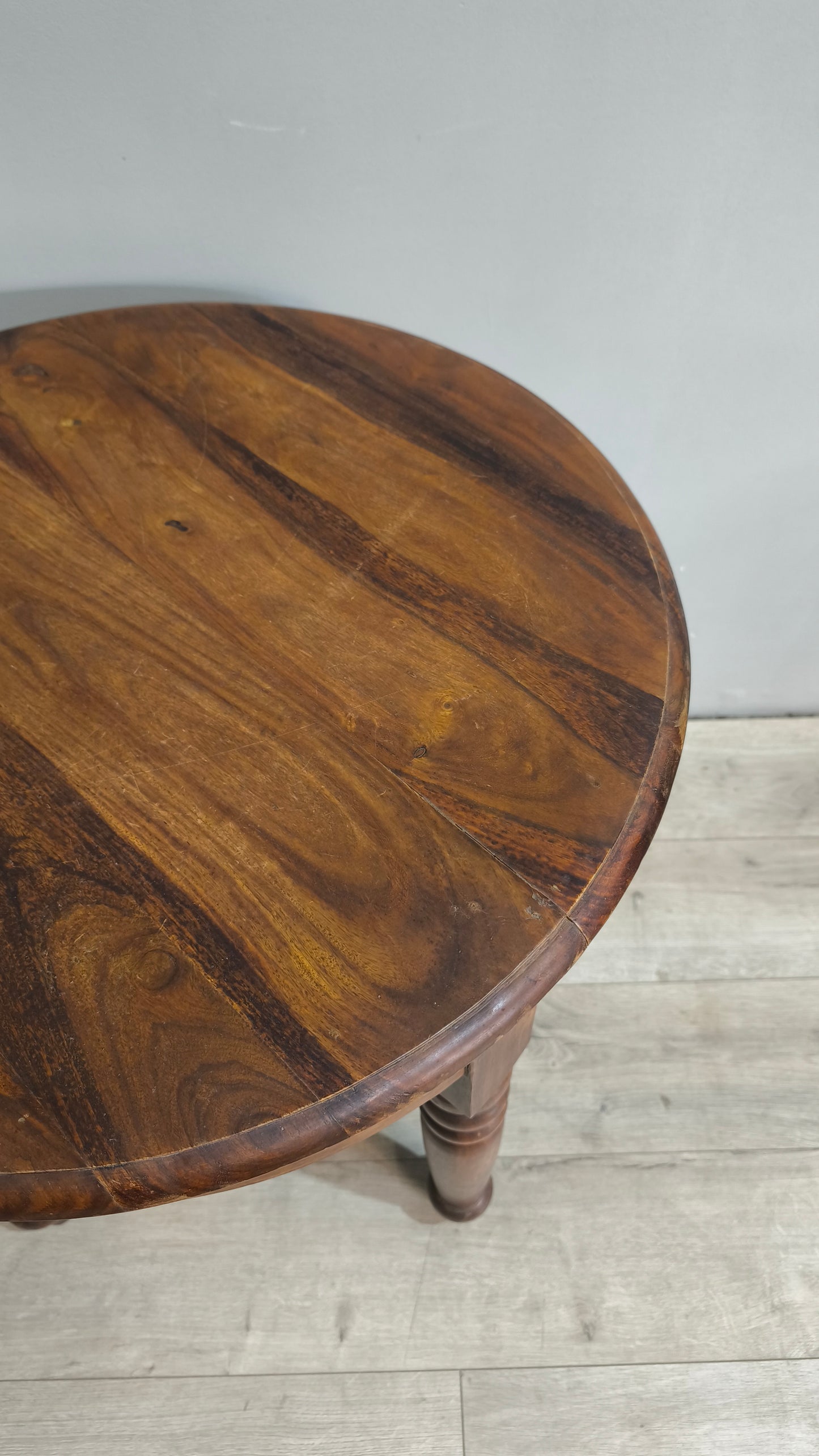 78189 Tavolo in legno con piano rotondo