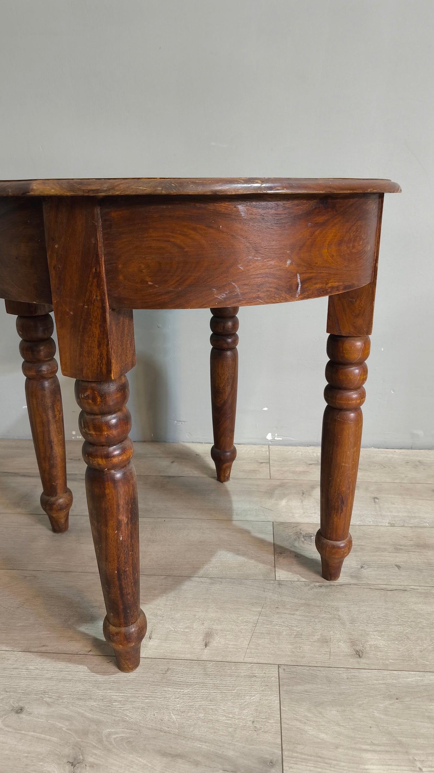 78189 Tavolo in legno con piano rotondo