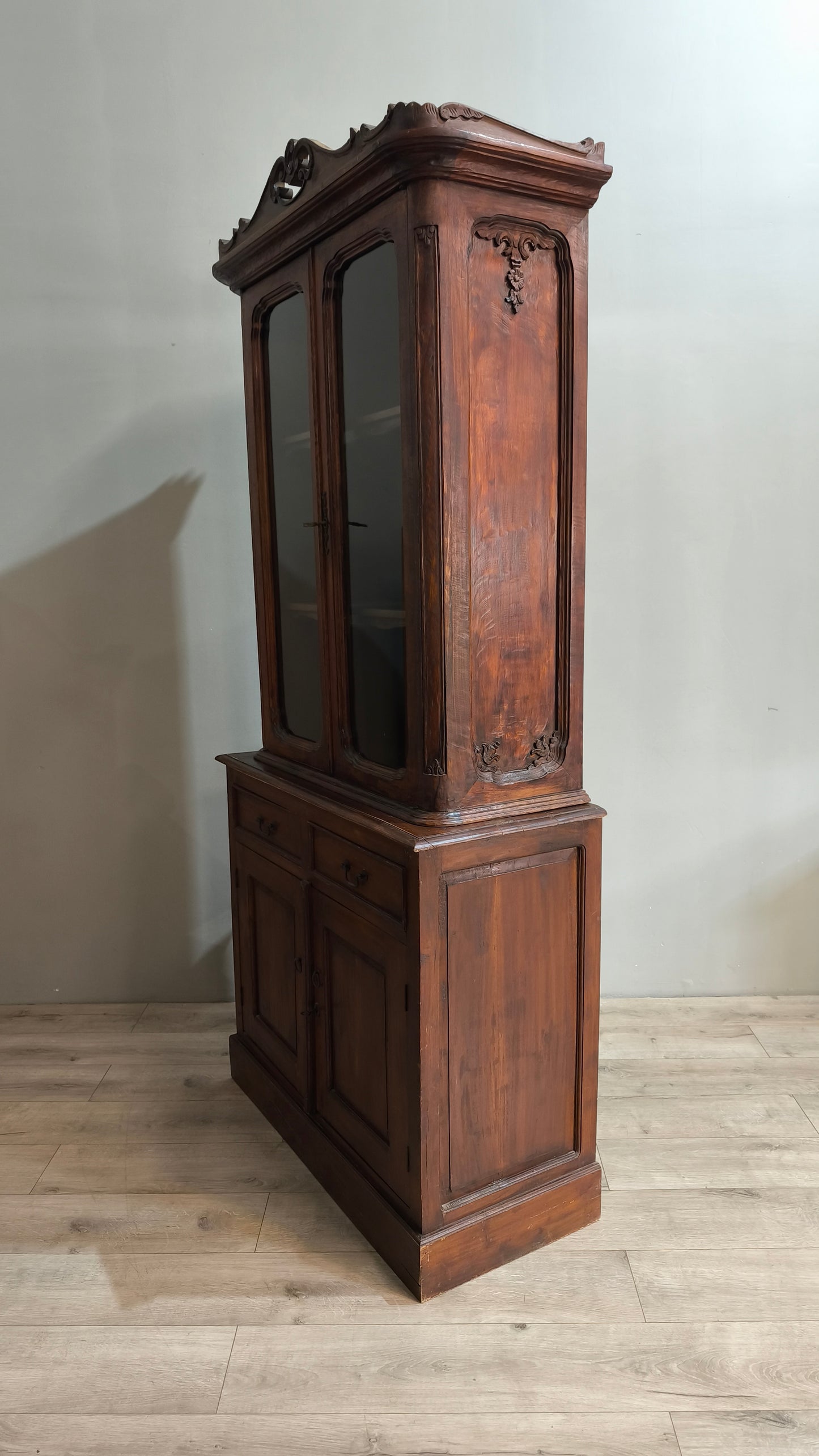 78131 Vetrina in legno due sportelli