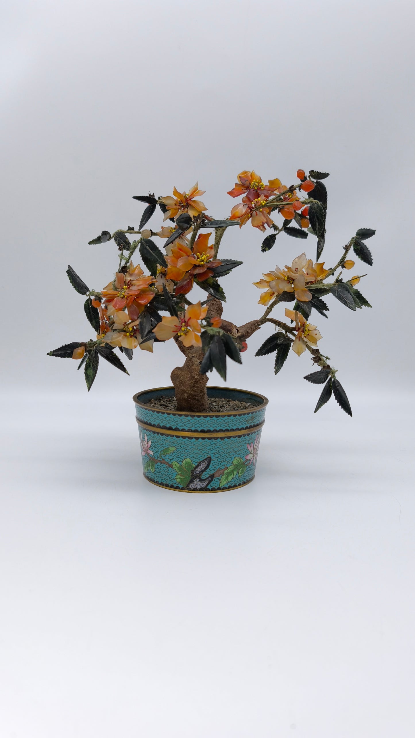 78416 Bonsai vintage cinese con fiori di corniola in vaso cloisonné