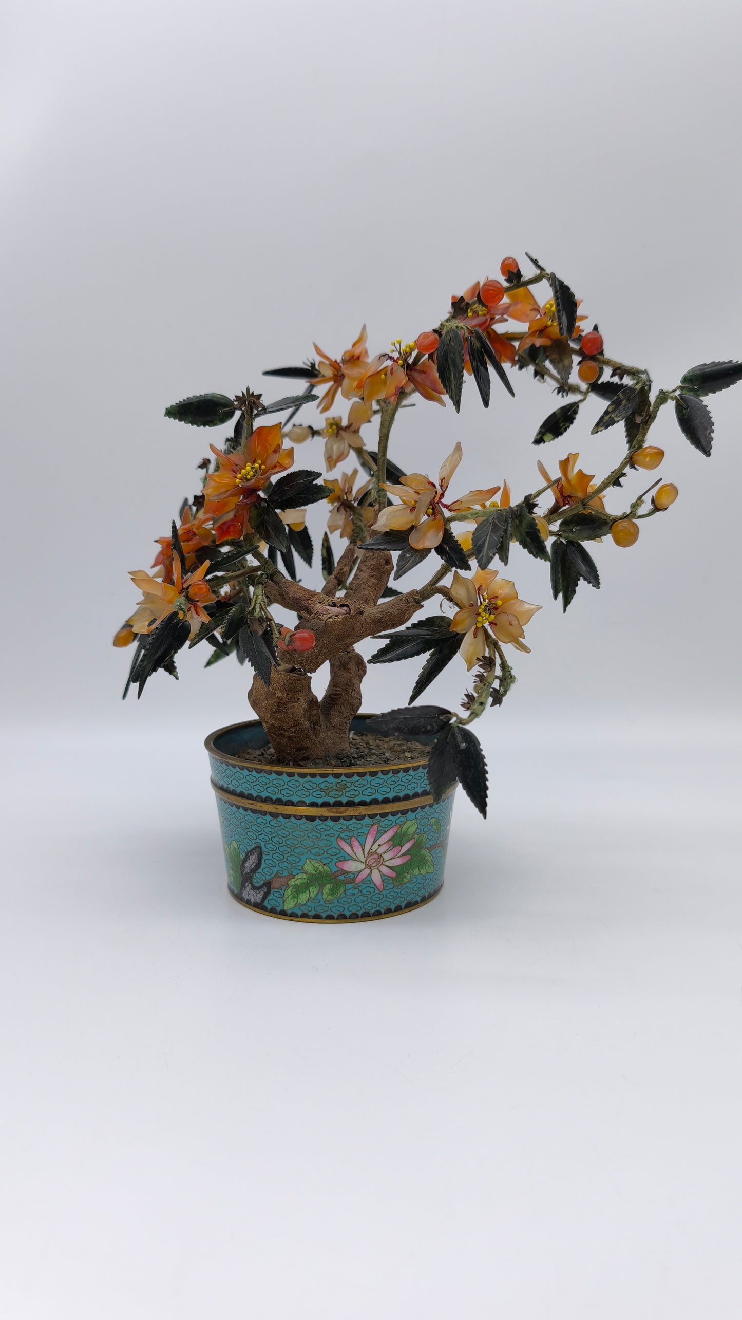 78416 Bonsai vintage cinese con fiori di corniola in vaso cloisonné