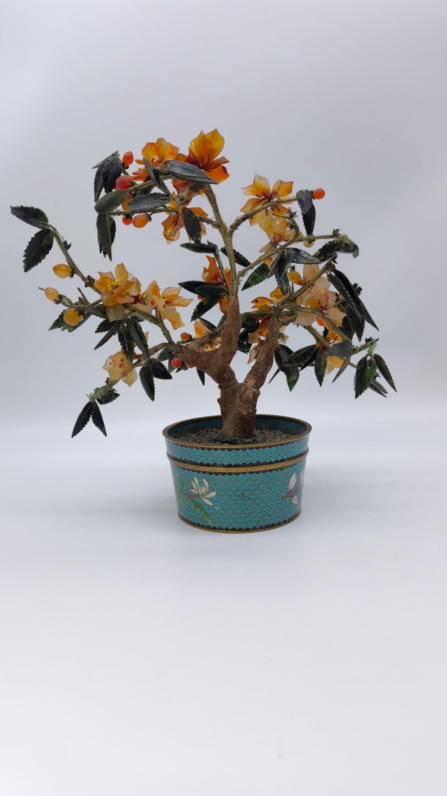 78416 Bonsai vintage cinese con fiori di corniola in vaso cloisonné