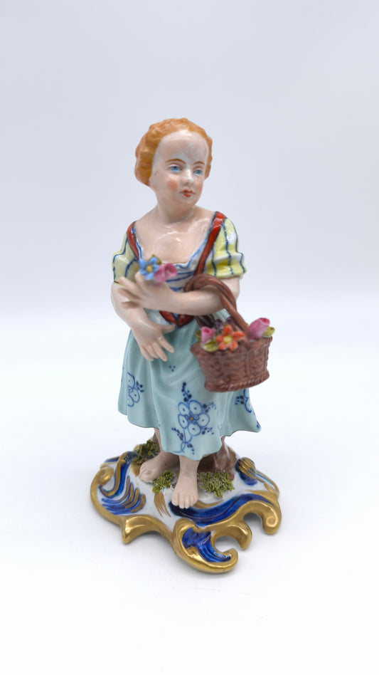 78241 Statuina damigella con fiori in ceramica Limoges