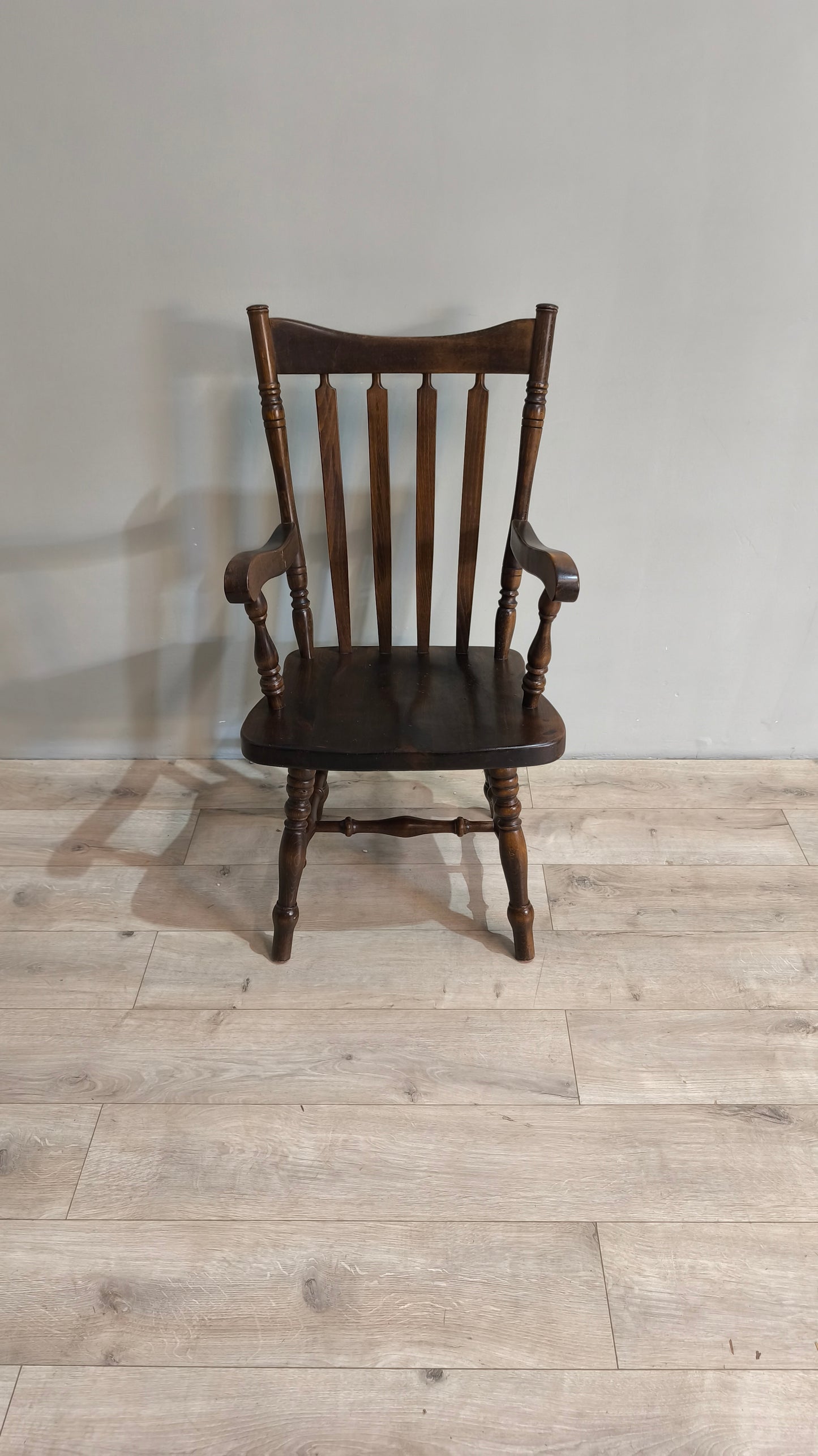 78445 Poltroncina in legno con braccioli