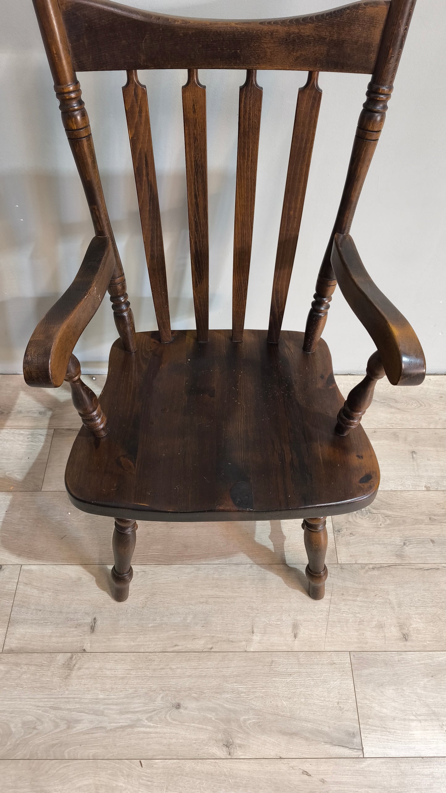 78445 Poltroncina in legno con braccioli
