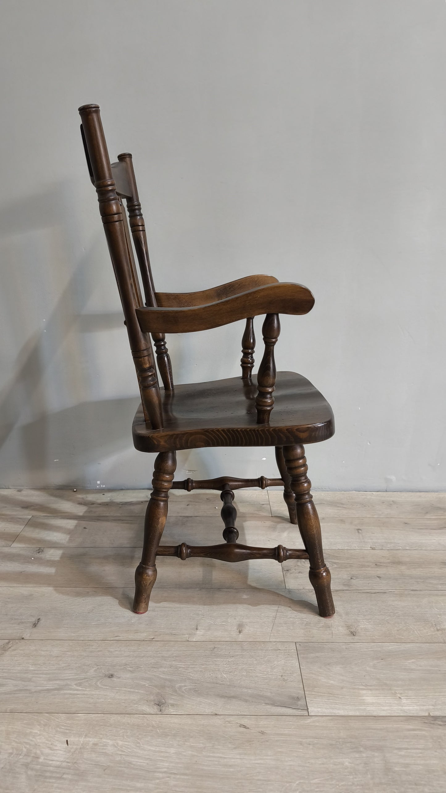 78445 Poltroncina in legno con braccioli
