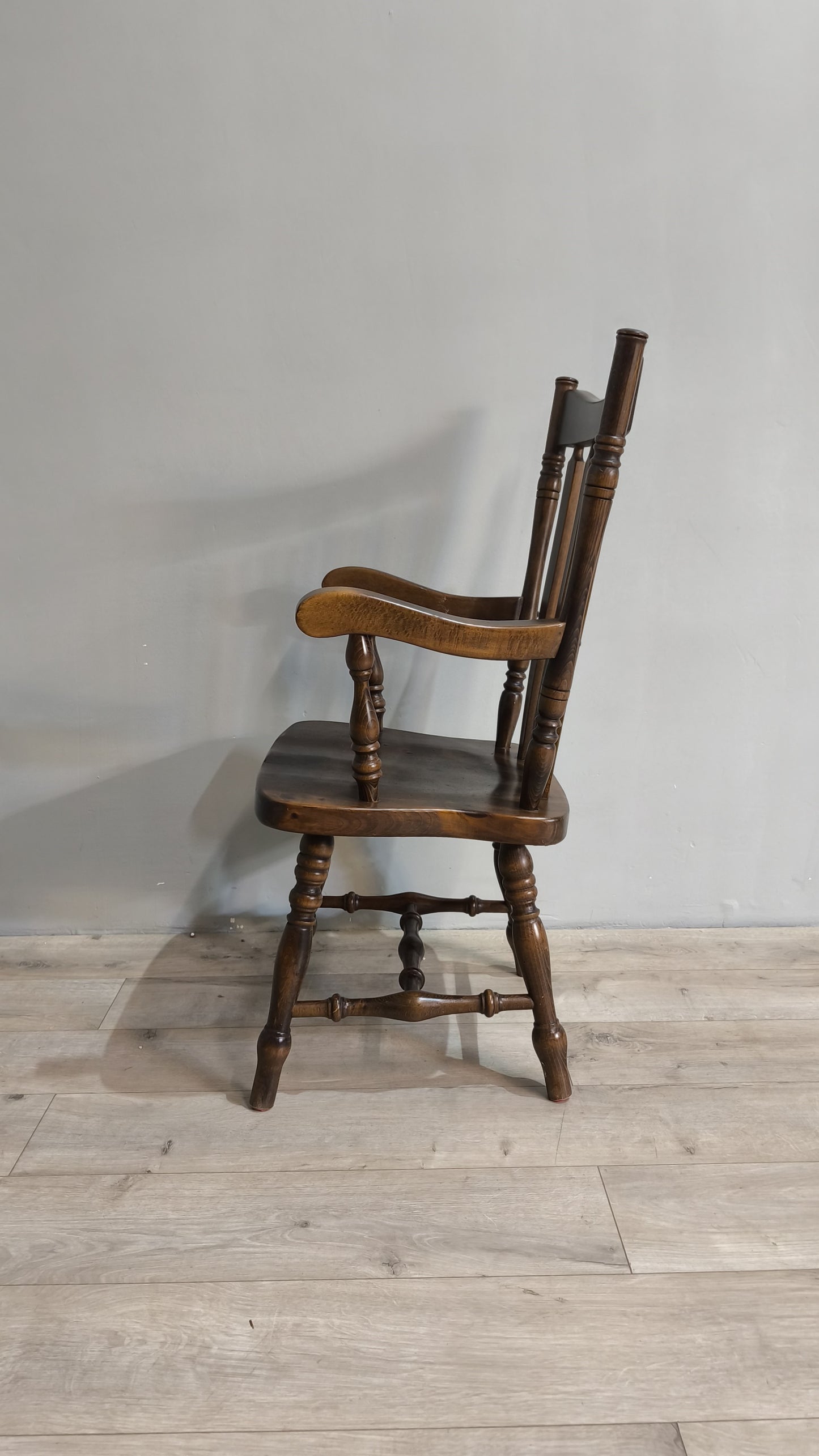 78445 Poltroncina in legno con braccioli