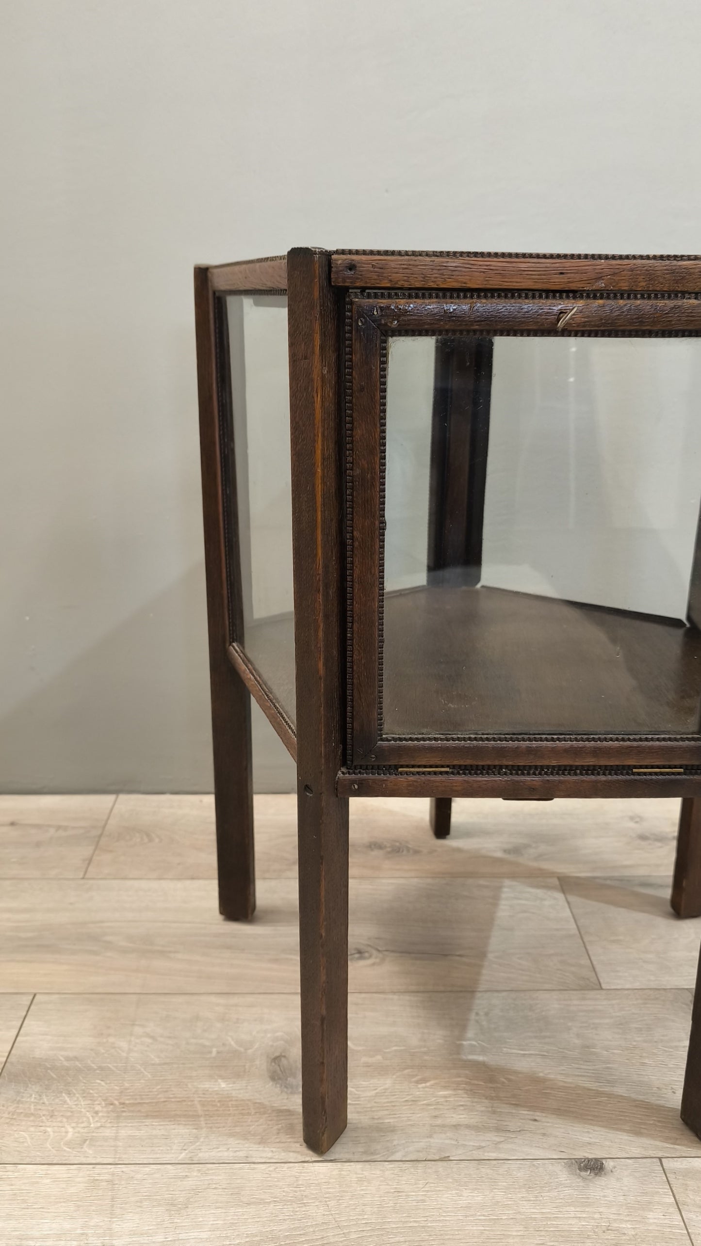 78618 Vetrinetta in legno pentagonale