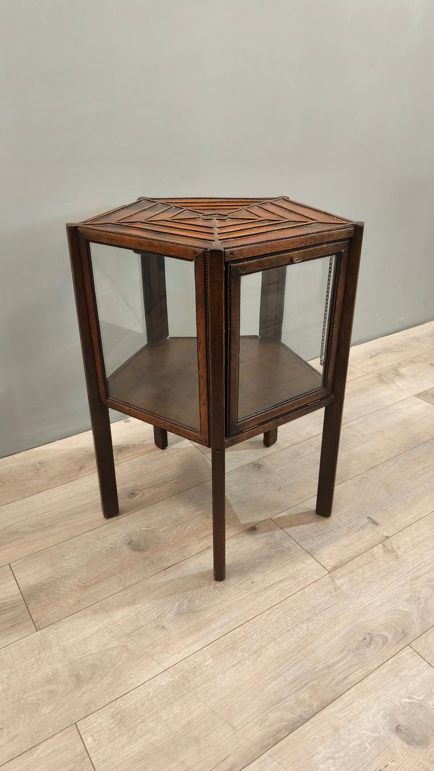 78618 Vetrinetta in legno pentagonale