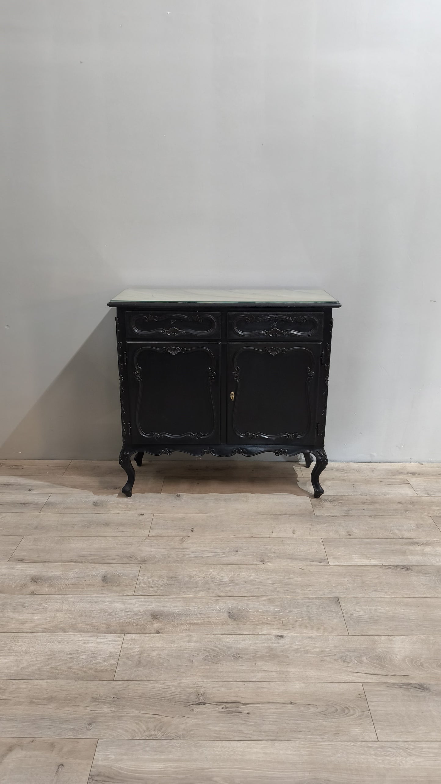 78610 Credenzina nera due sportelli in legno