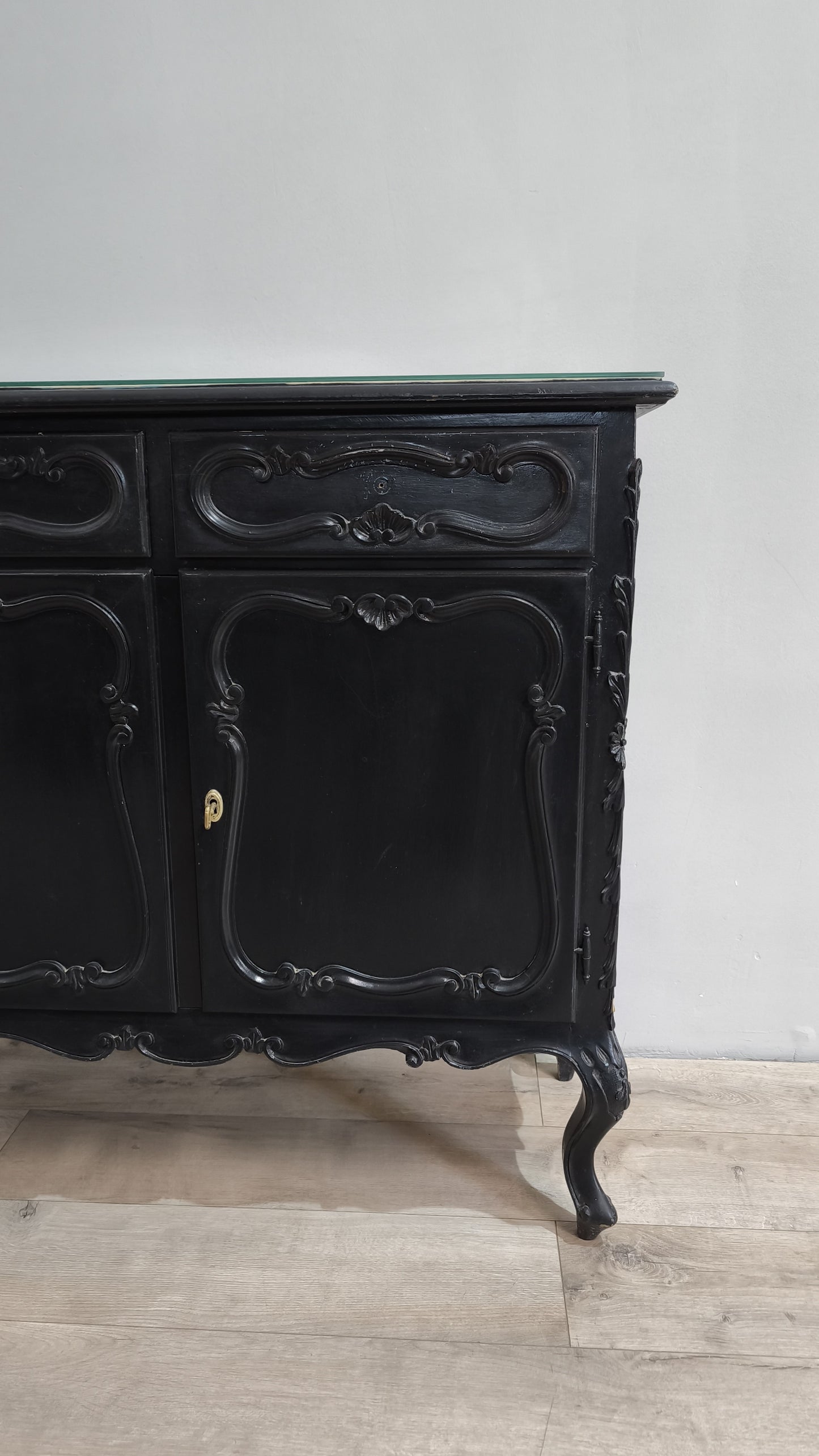 78610 Credenzina nera due sportelli in legno
