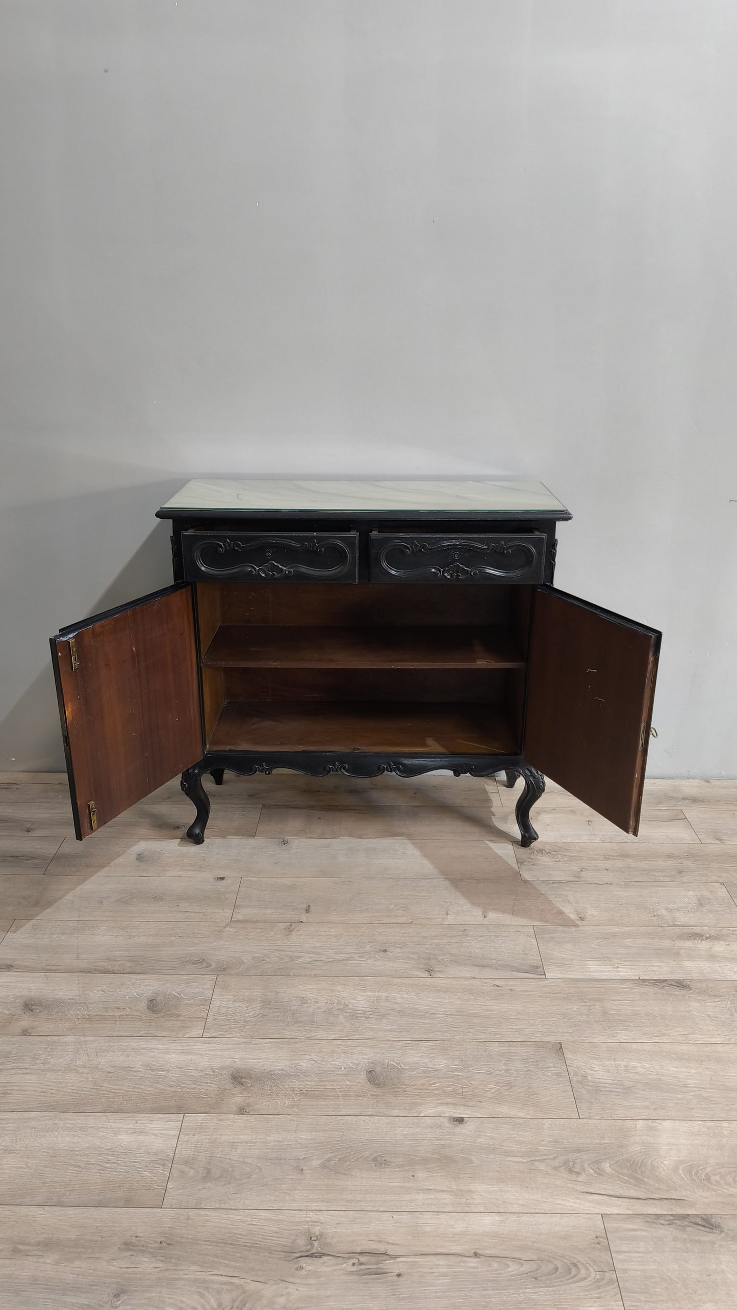 78610 Credenzina nera due sportelli in legno
