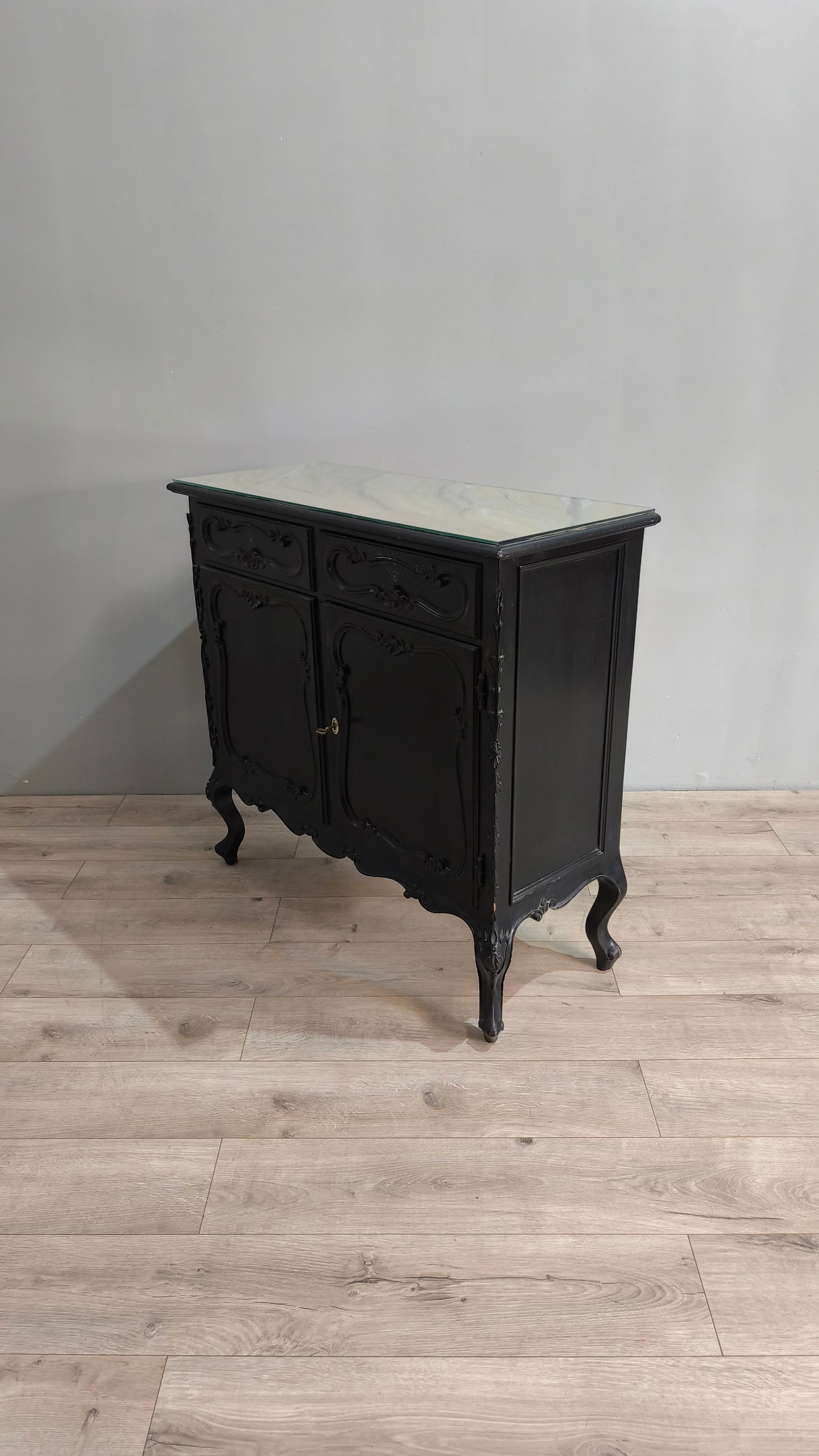 78610 Credenzina nera due sportelli in legno