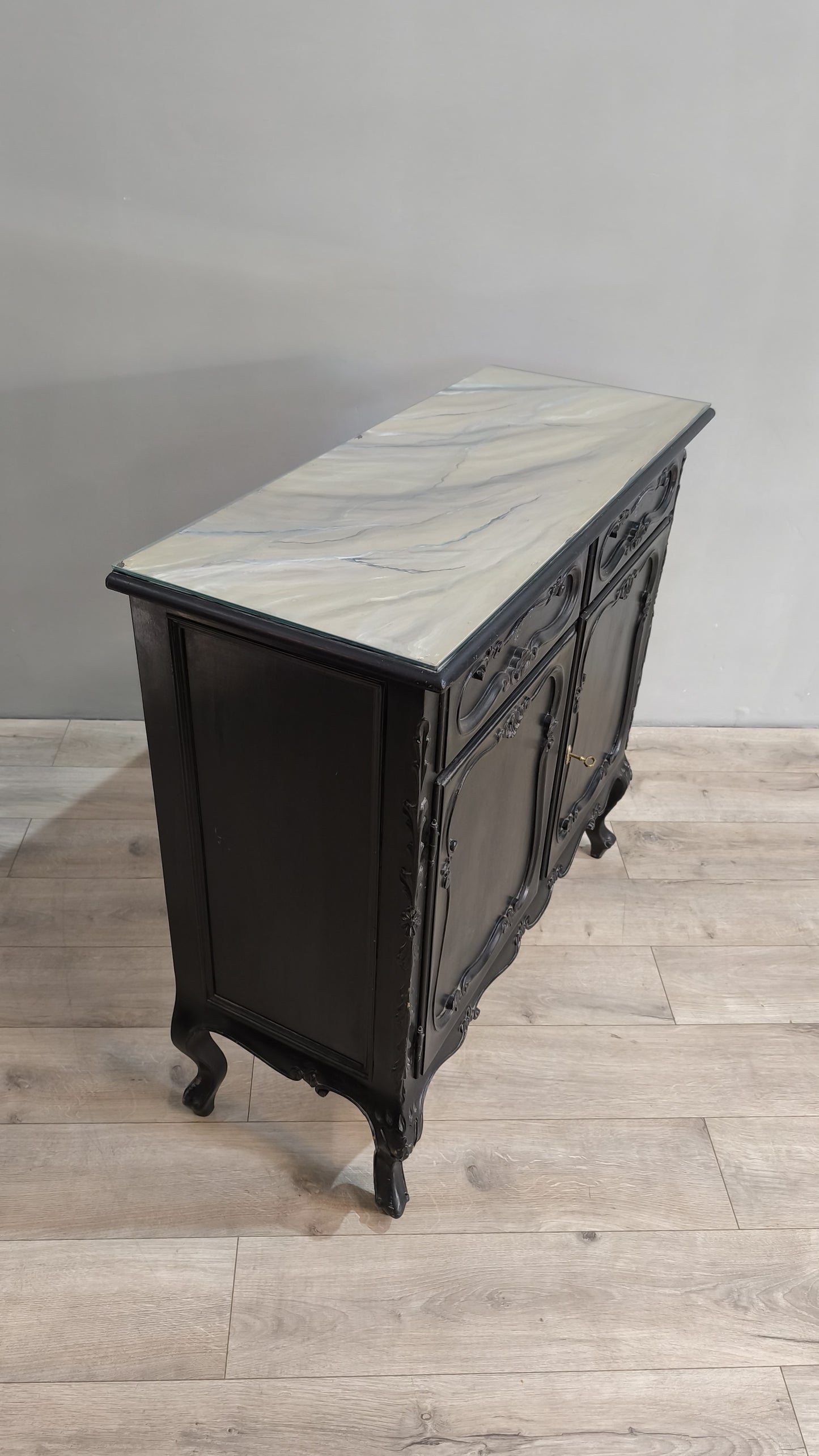 78610 Credenzina nera due sportelli in legno