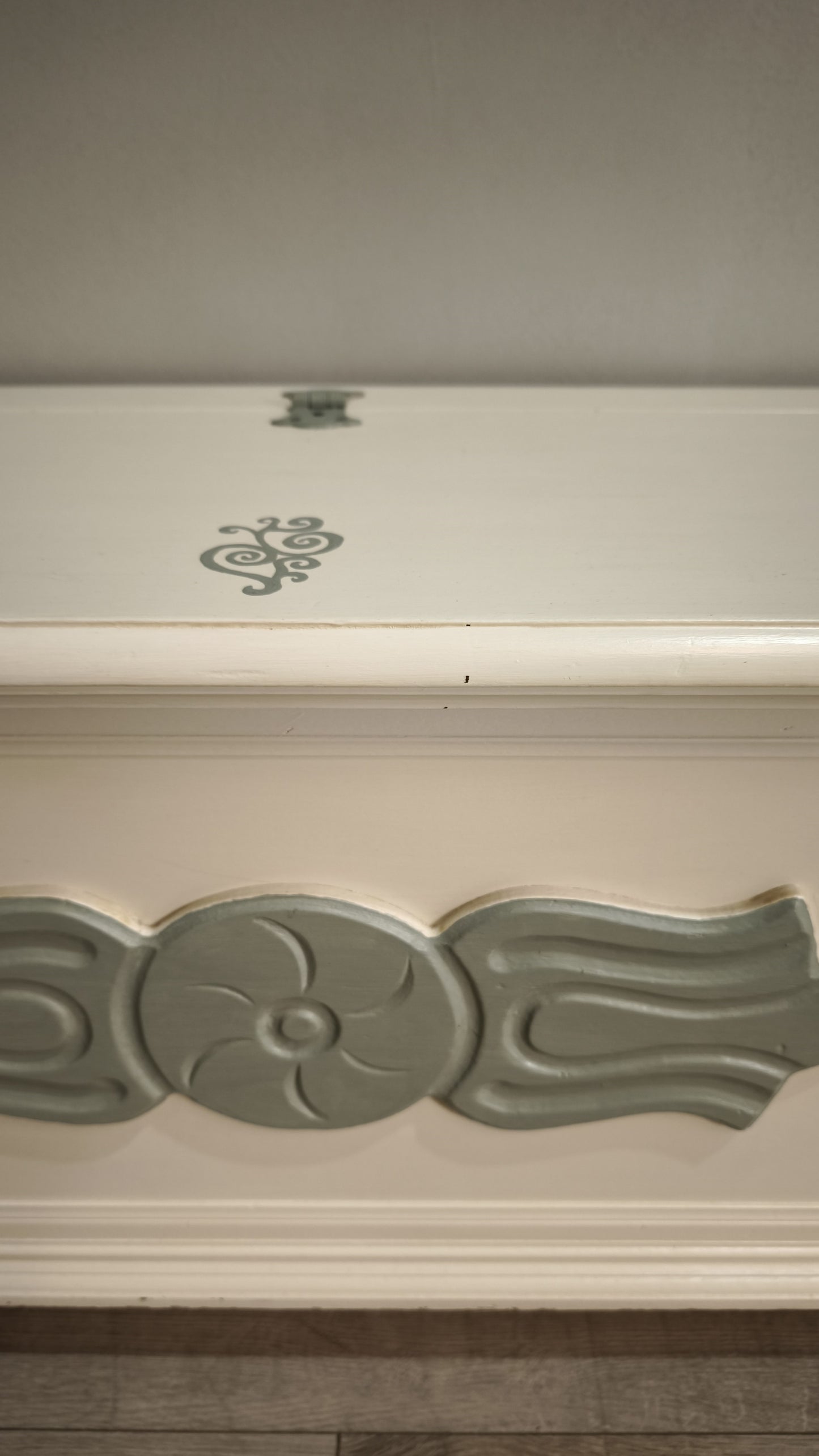 78784 Cassapanca in legno dipinta